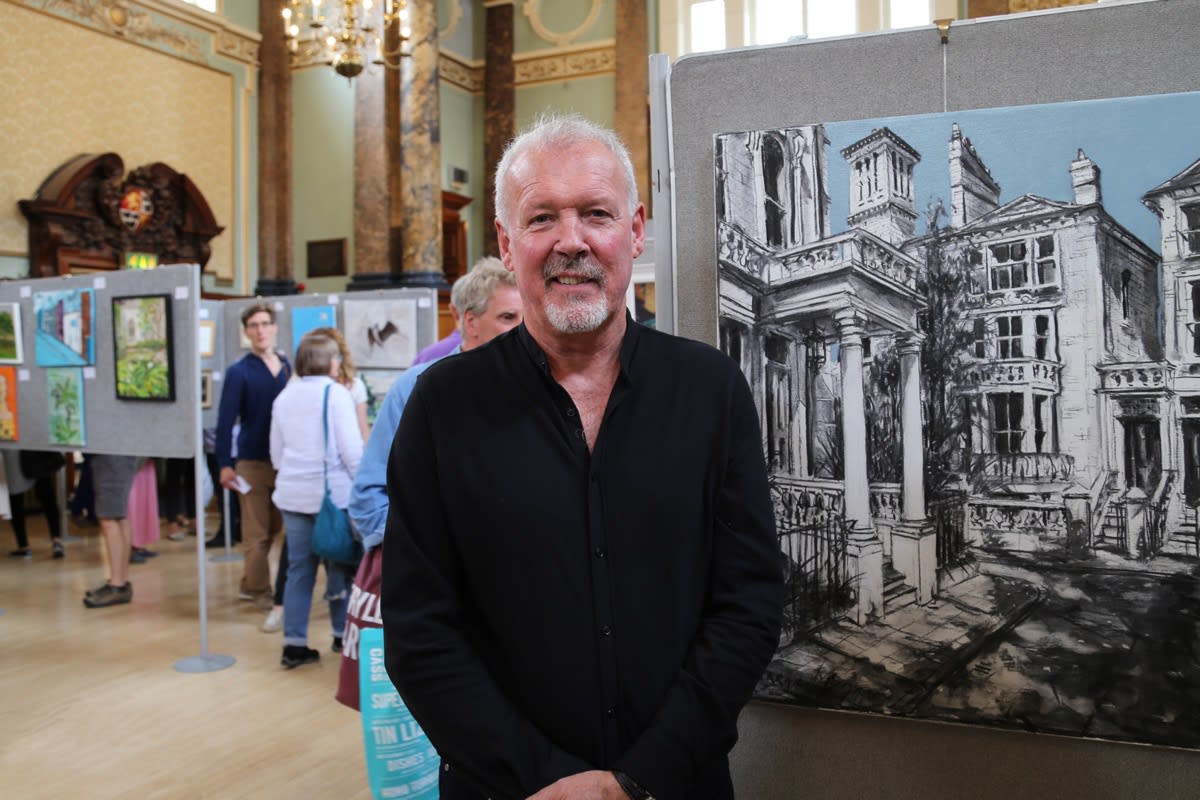 PINTAR RAPIDO, LONDON. PAINTING IN THE RAIN