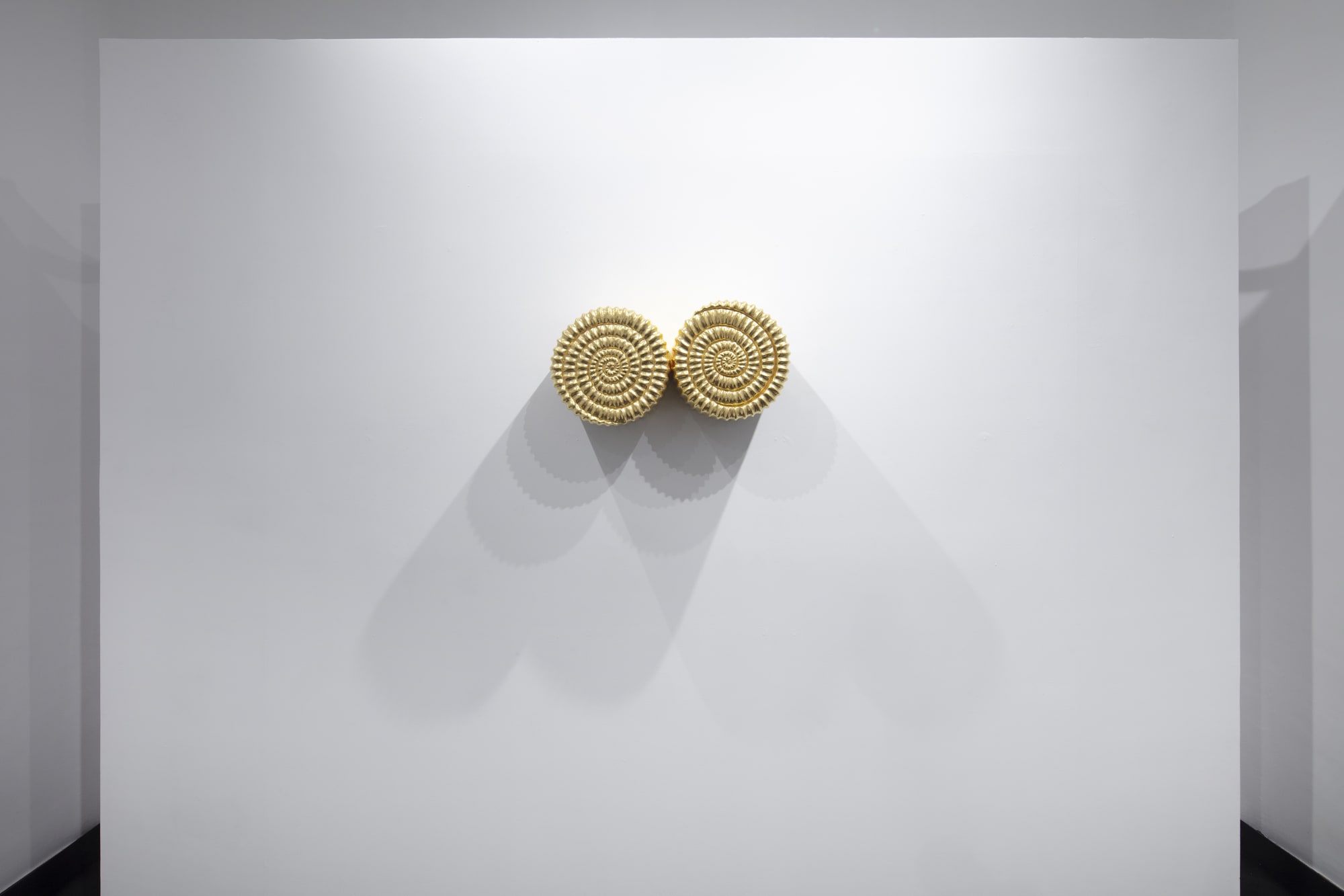 LU' / Ojo derecho y ojo izquierdo , 2024-25 24k gold on carved wood 20 x 20 x 30 cm each 7 7/8 x 7 7/8 x 11 3/4 in each