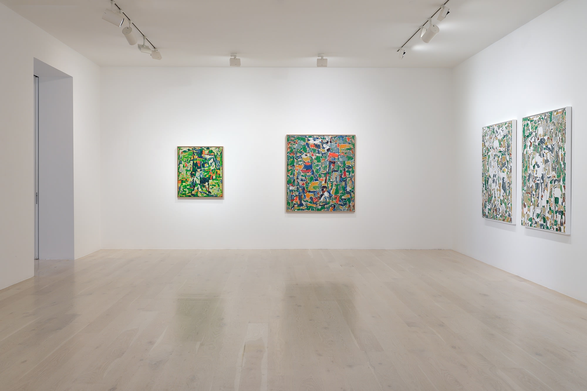 Colour Masses in the Fourth Dimension