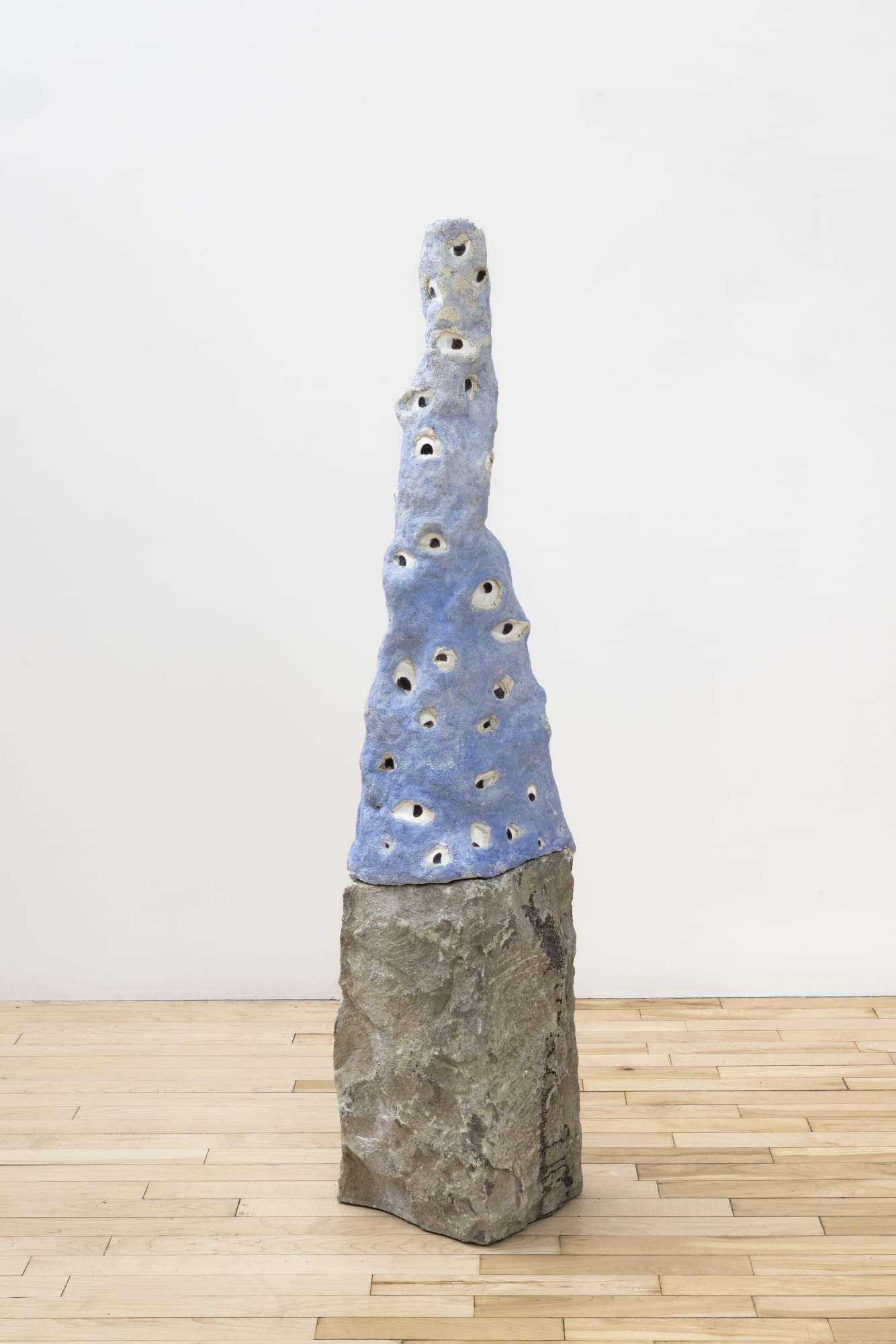 Linnéa Gad (b. 1990) Blubees, 2022 Onondaga limestone, lime mortar, oyster shells, goat hair, lapis lazuli 50 1/2 x 12 x 10 inches 128 x 30 x 25 cm