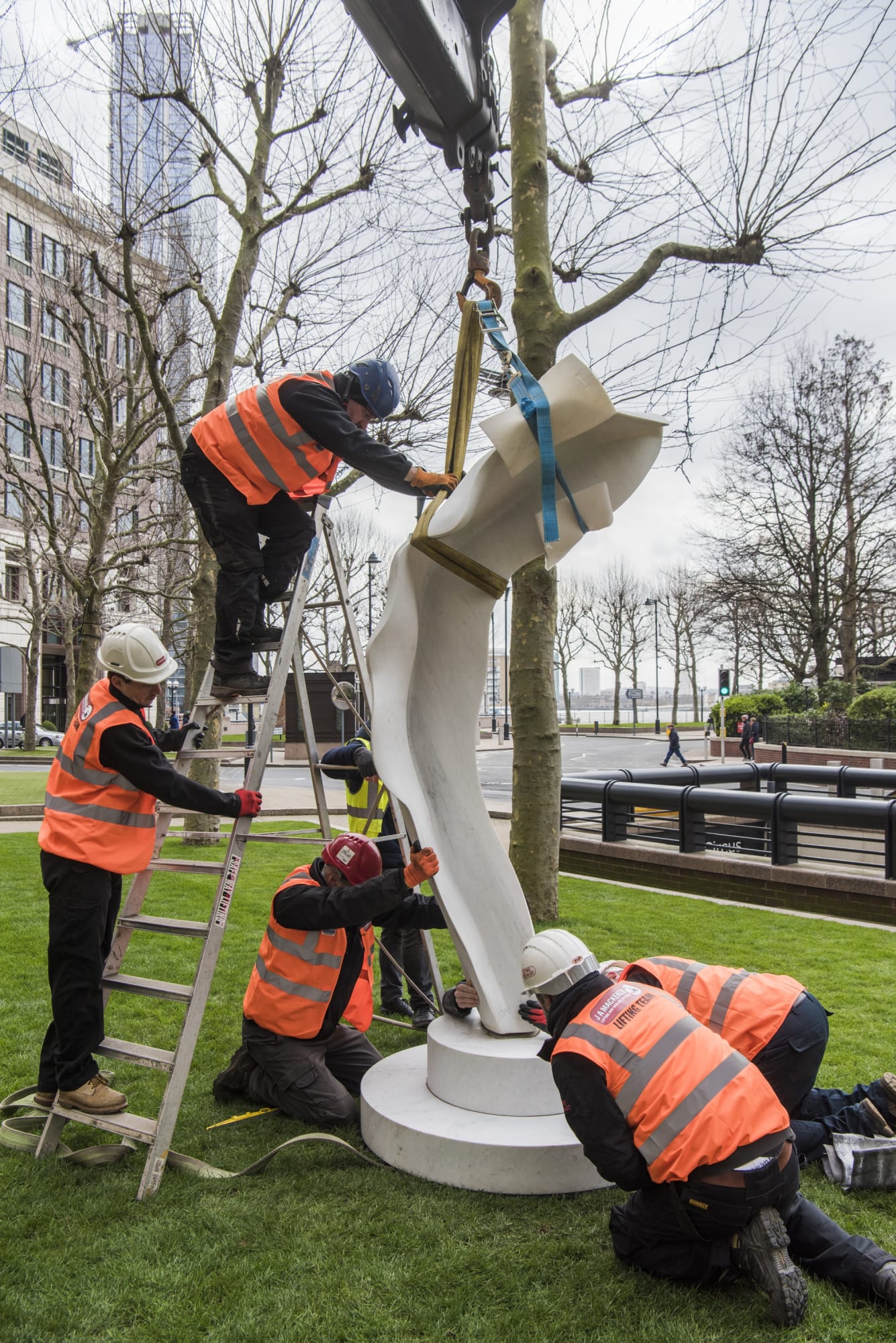 Installing the Looking Up exhibtion by Helaine Blumenfeld @ Canary Wharf