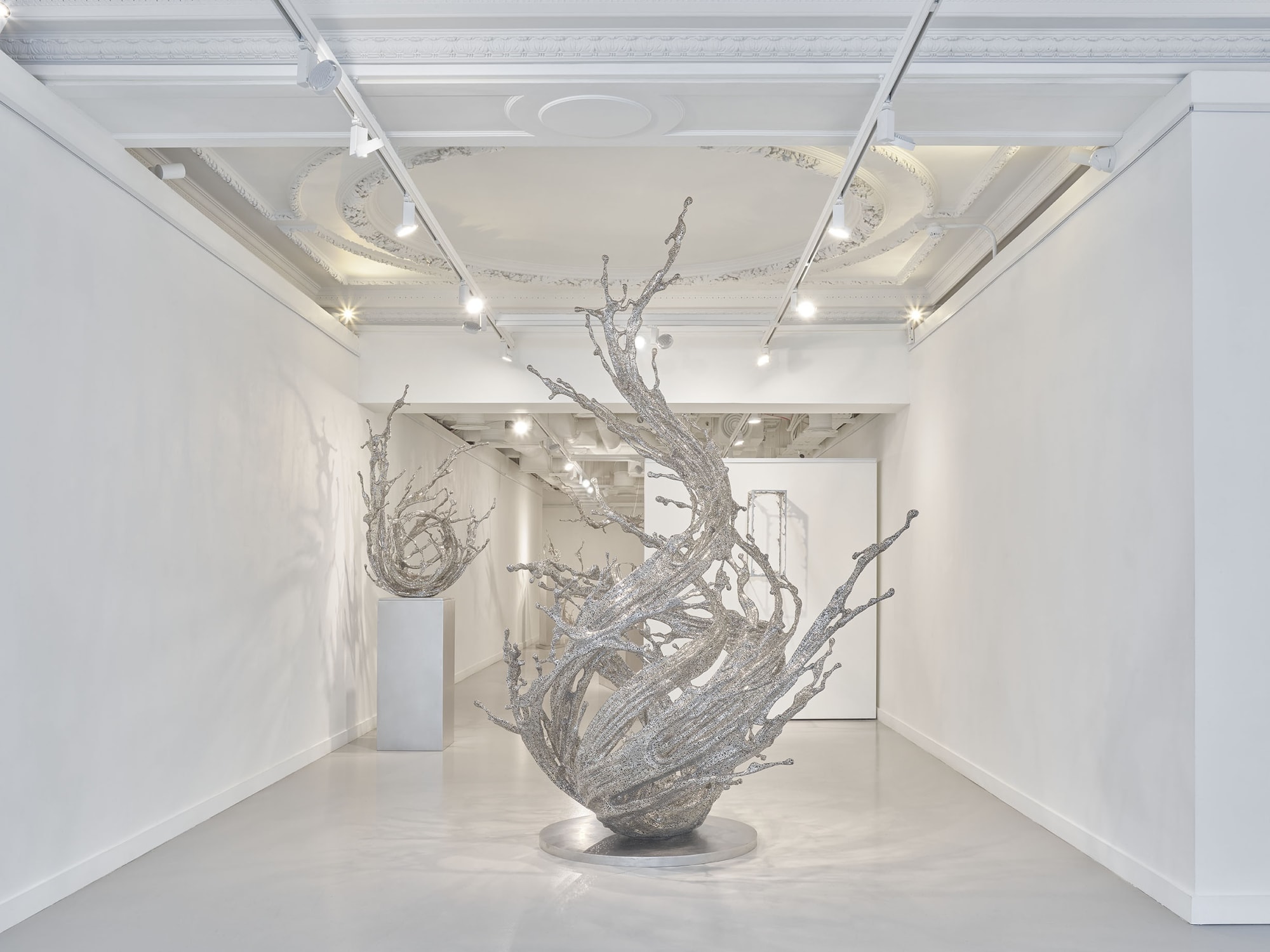 Zheng Lu | Liquid Narratives