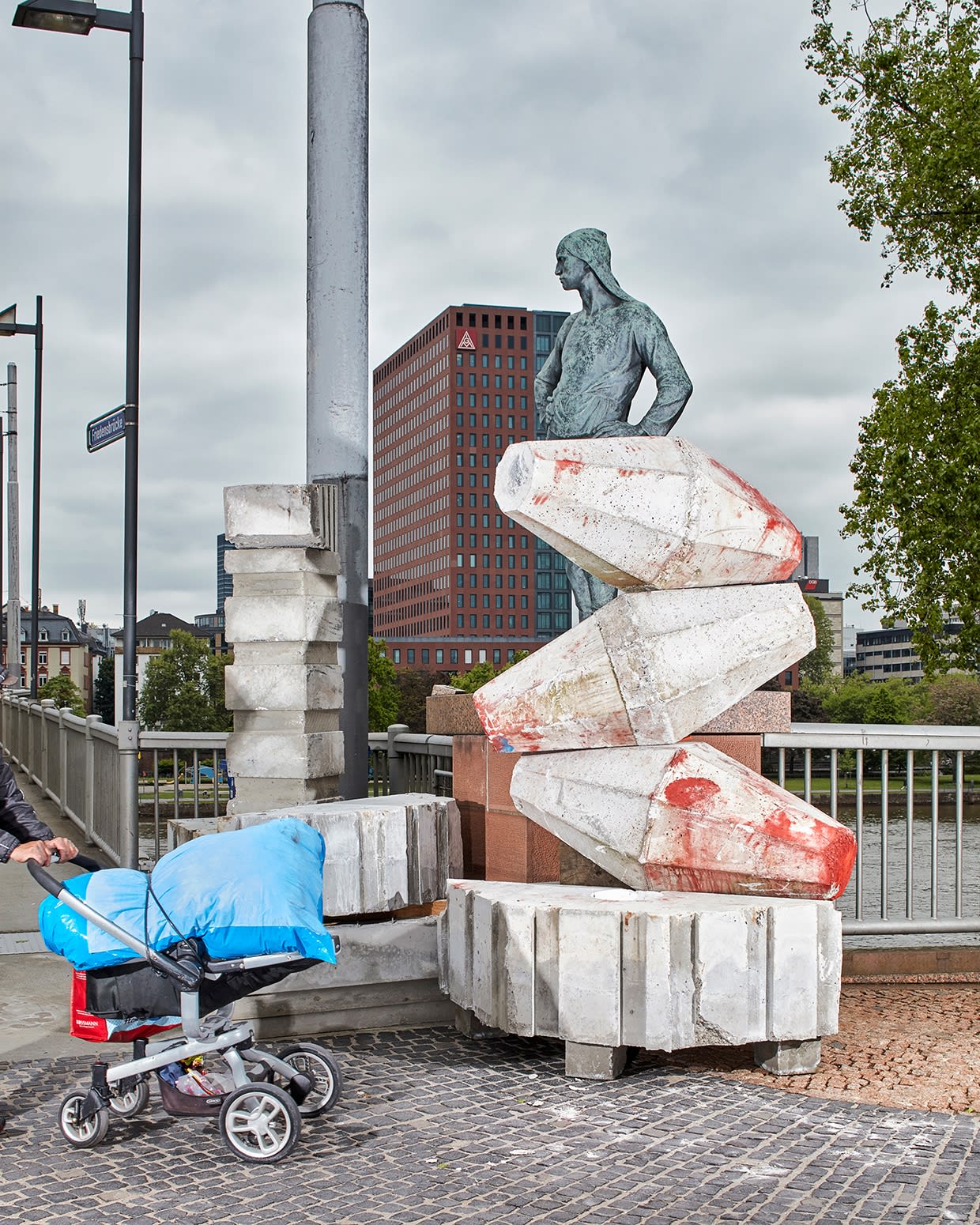 Jan De Cock Exhibition, Everything For You Frankfurt am Main, Sculpture Occupy Main Street