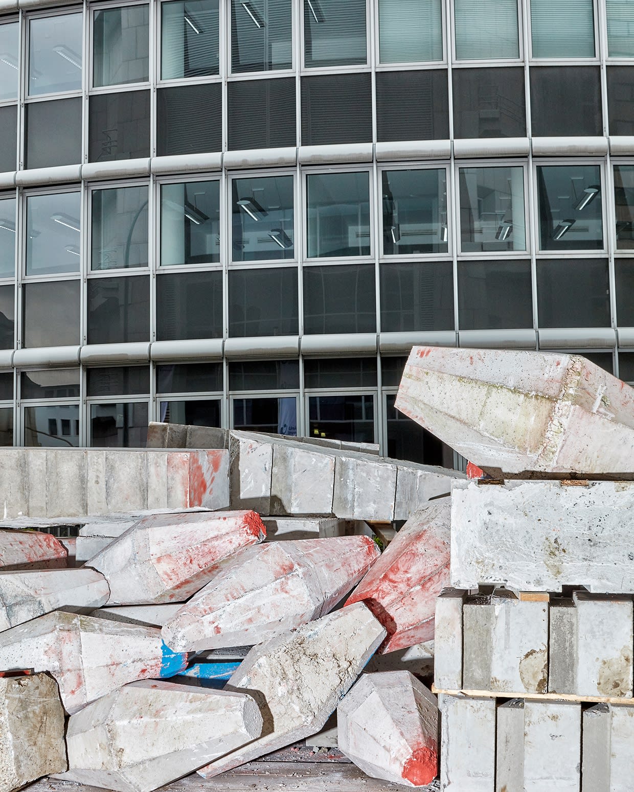 Jan De Cock Exhibition, Everything For You Frankfurt am Main, Sculpture Occupy Main Street