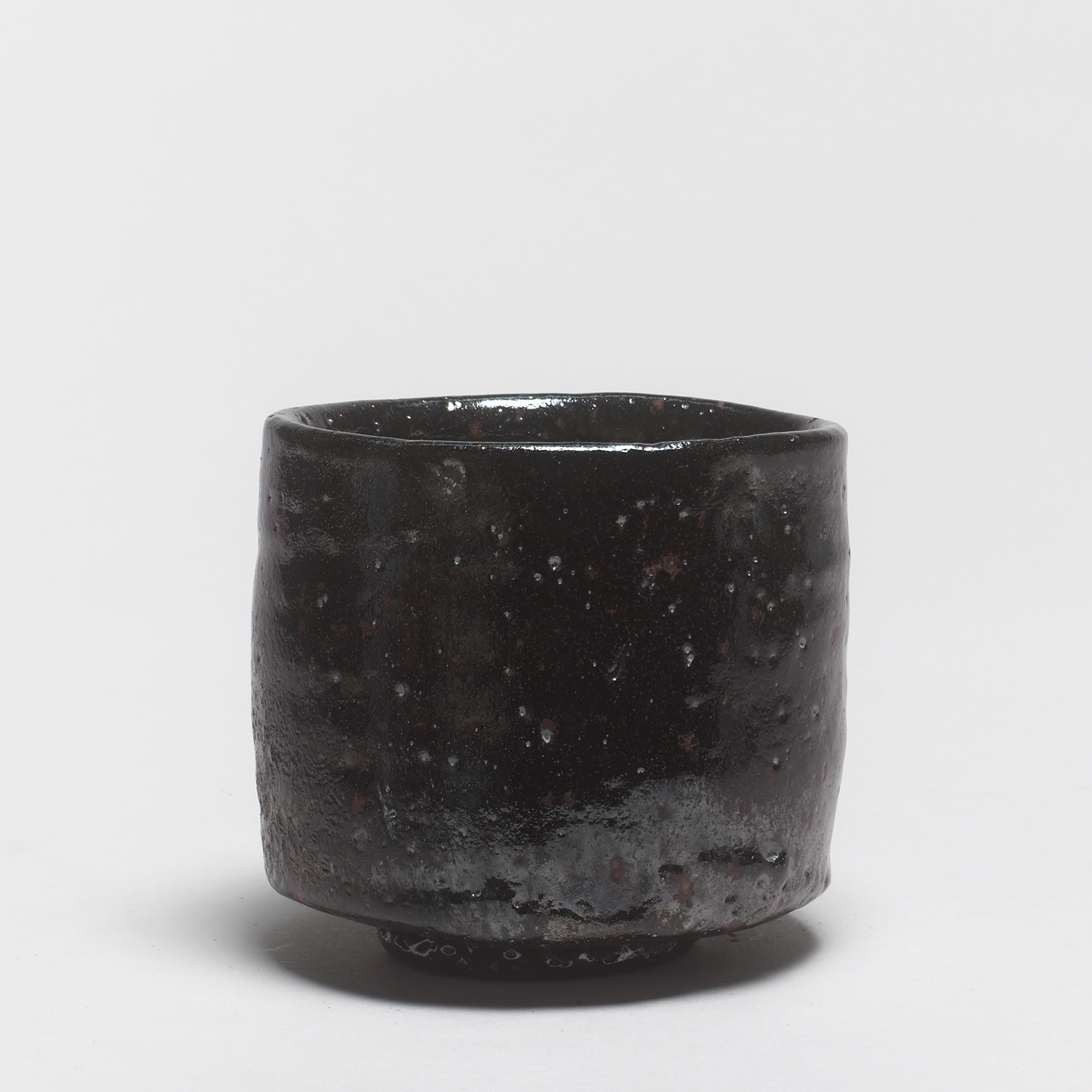 Shiro Tsujimura, #000668 Teeschale (chawan), kuro-raku-Typ, Devon, England, 1993
