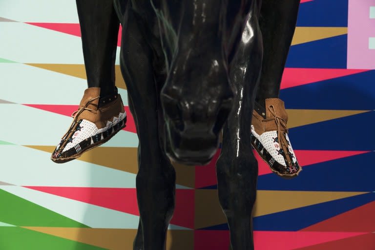 Jeffrey Gibson, WHEN FIRE IS APPLIED TO A STONE IT CRACKS