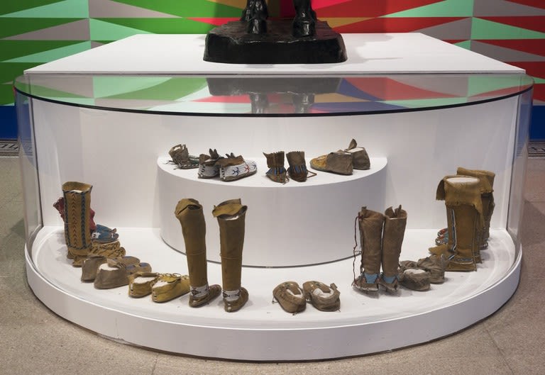 Jeffrey Gibson, WHEN FIRE IS APPLIED TO A STONE IT CRACKS