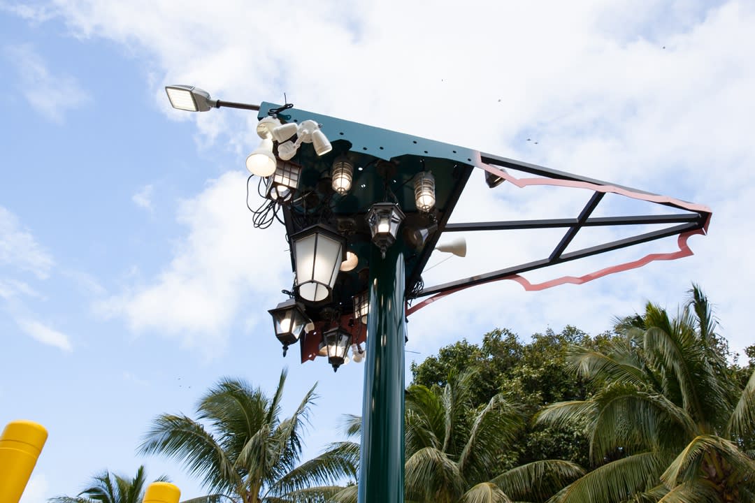 Jessica Stockholder, Angled Tangle, 2014