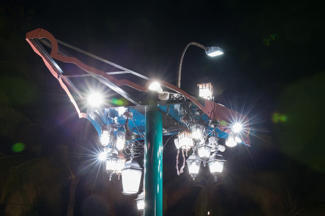 Jessica Stockholder, Angled Tangle, 2014