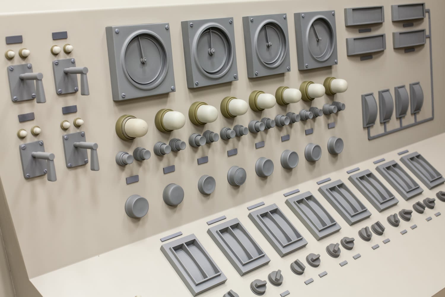 Roxy Paine, Apparatus