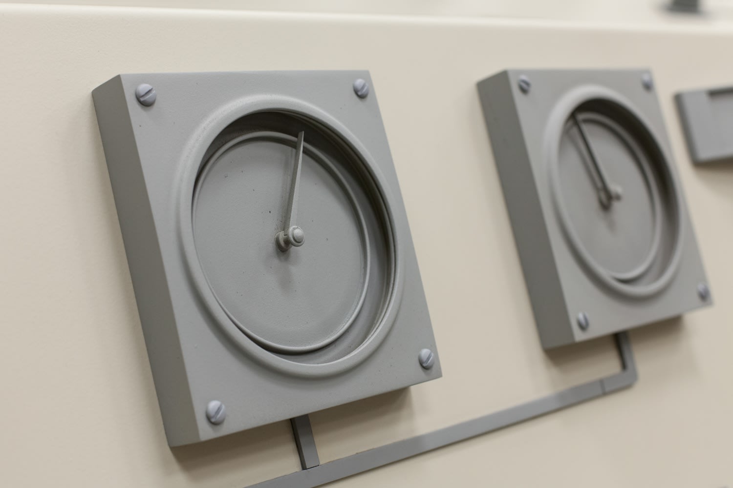 Roxy Paine, Apparatus