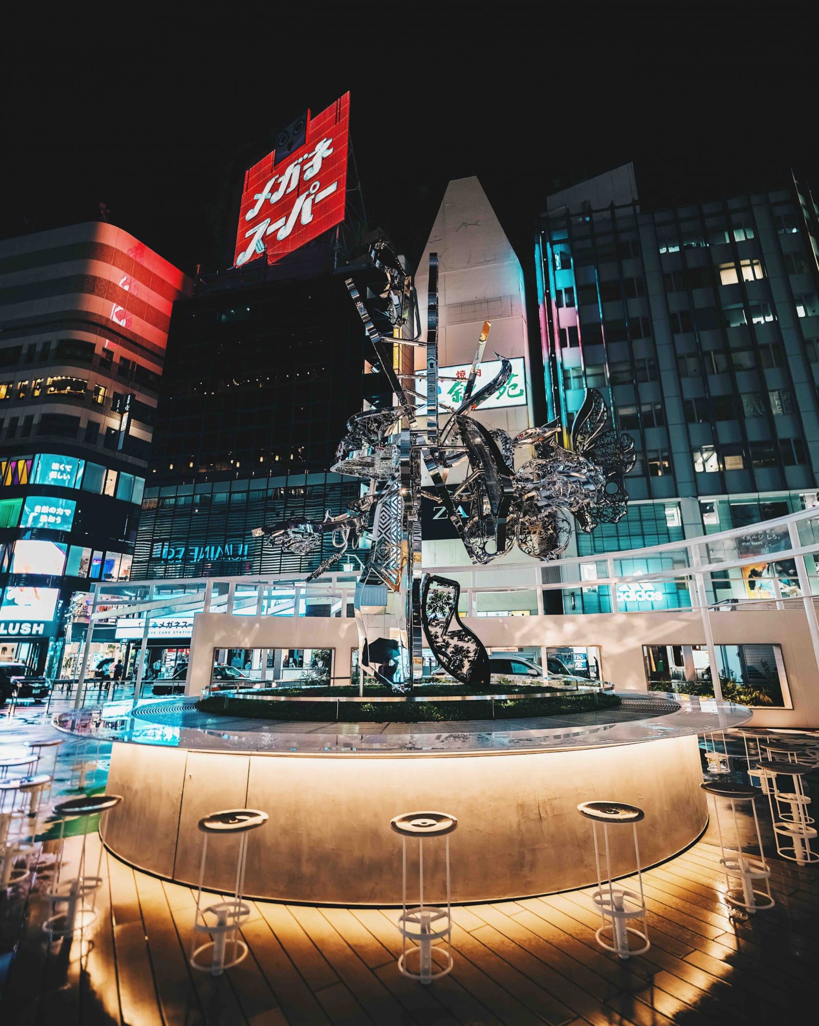 Tomokazu Matsuyama, JR Shinjuku Station East Square