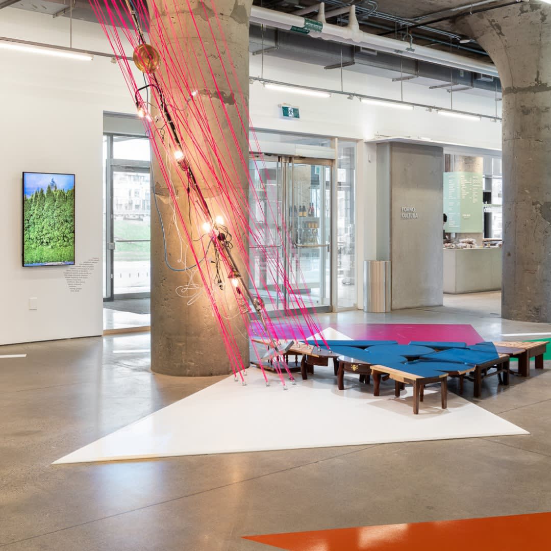 Jessica Stockholder: The Squared Circle: Ringing