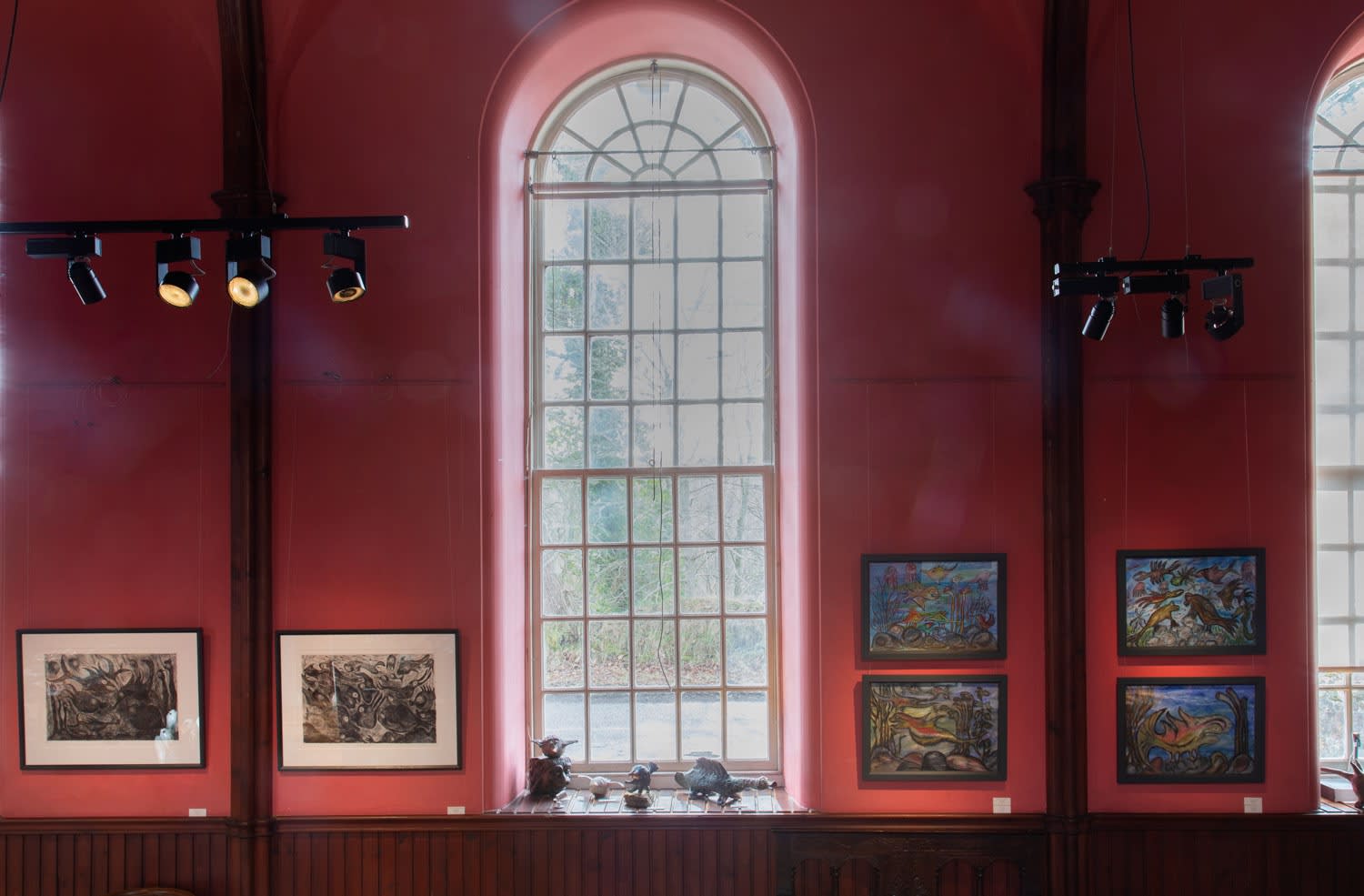 Kilmorack Gallery, roadside windows wiht Lotte Glob etchings and paintings