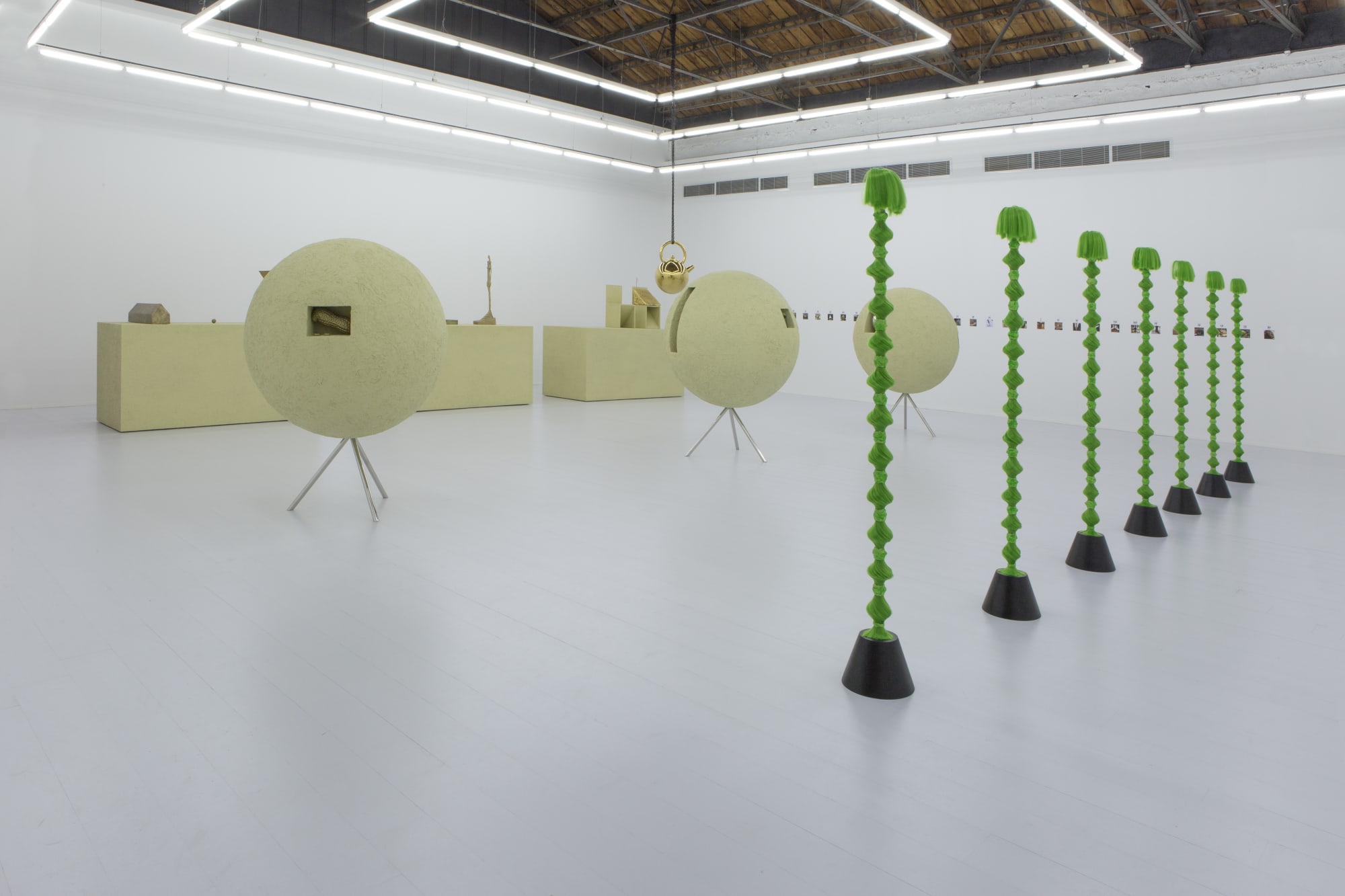 YU HONGLEI exhibition view, Fat Mouse, Antenna Space, Shanghai, 2014