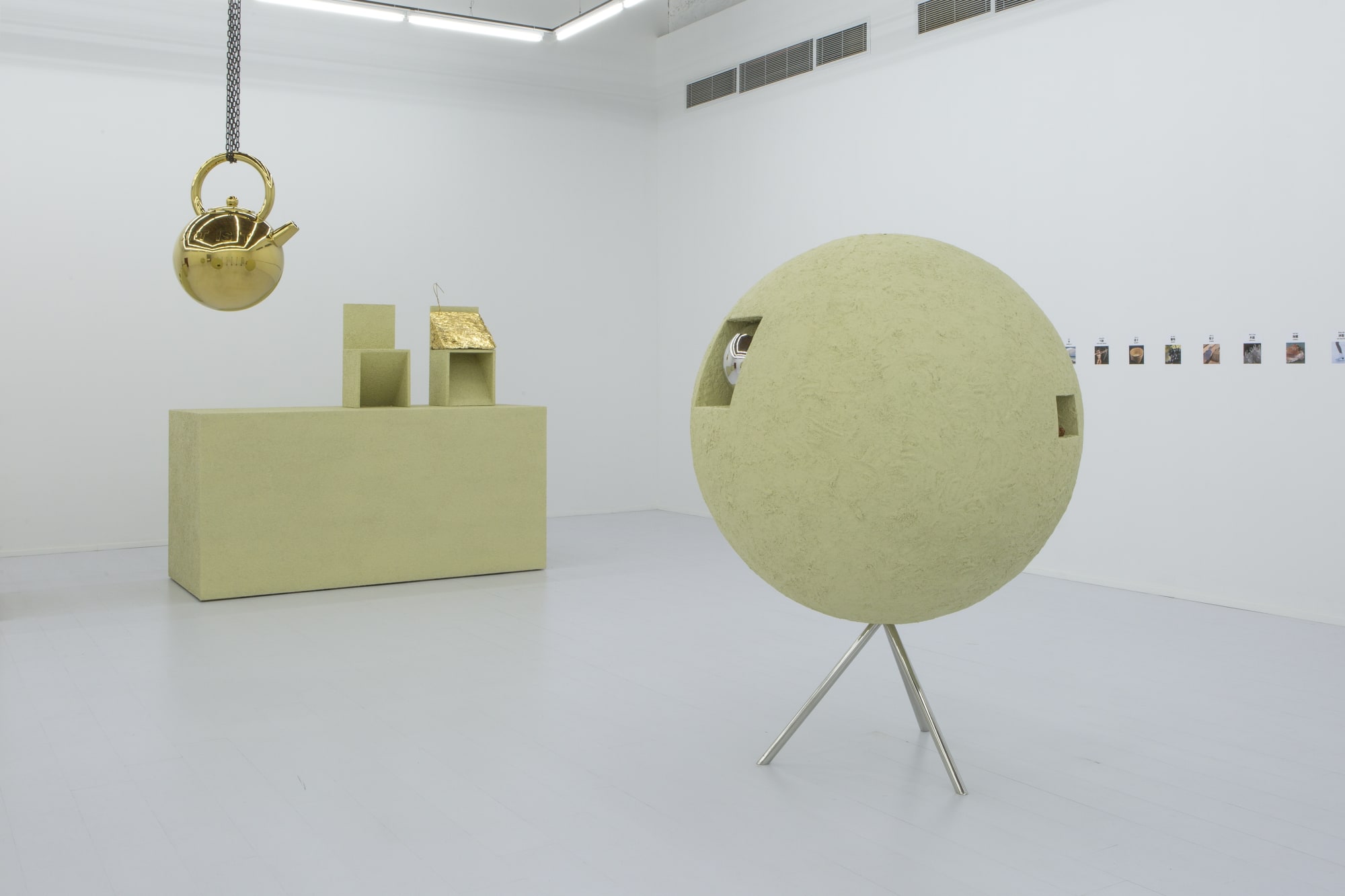 YU HONGLEI exhibition view, Fat Mouse, Antenna Space, Shanghai, 2014