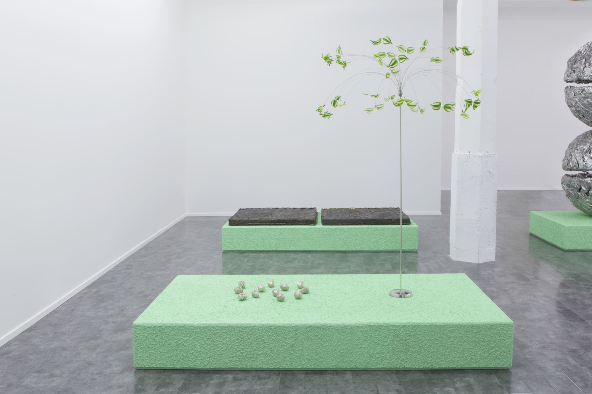 YU HONGLEI exhibition view, Swallow Century, Antenna Space, Shanghai, 2016