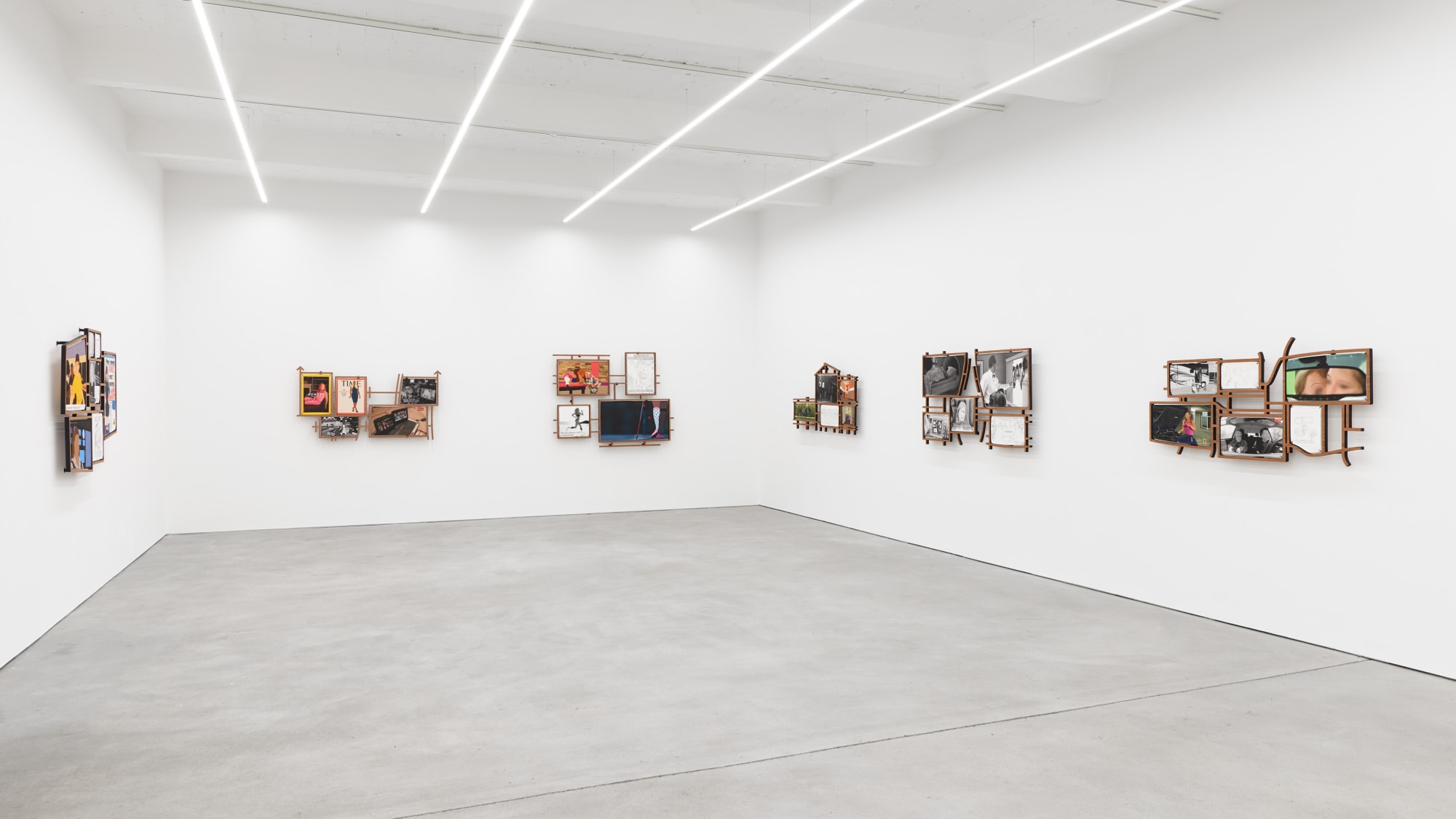 ANDREA CRESPO exhibition view, Step Right Up, Kraupa-Tuskany Zeidler, Berlin, 2019