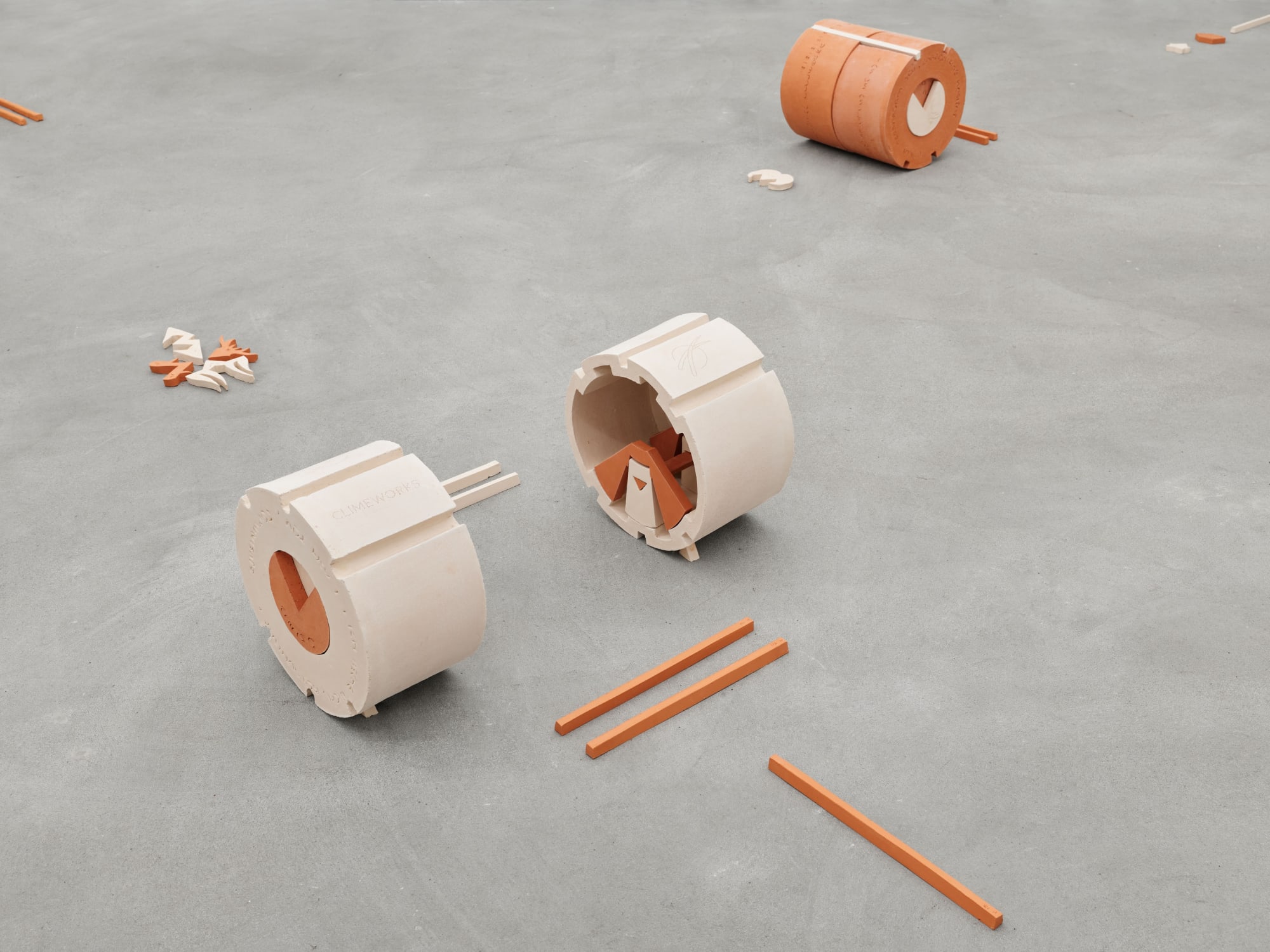 exhibition view, Cinis’ Forking [4.4.6.10.1], 2021, Transformella (aLifveForm fed and cared for by JP Raether)