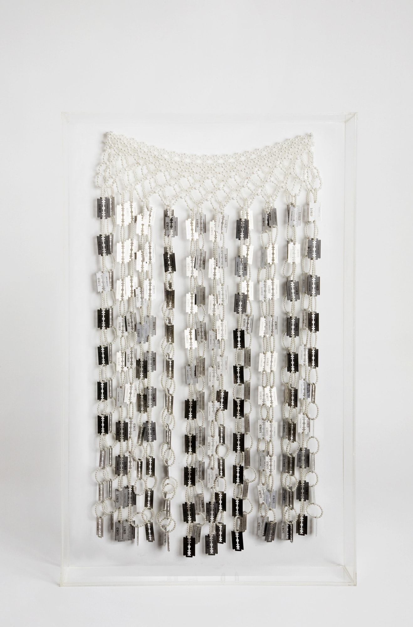 Nazareth Pacheco Saia, 2013 Pearls and razor blades