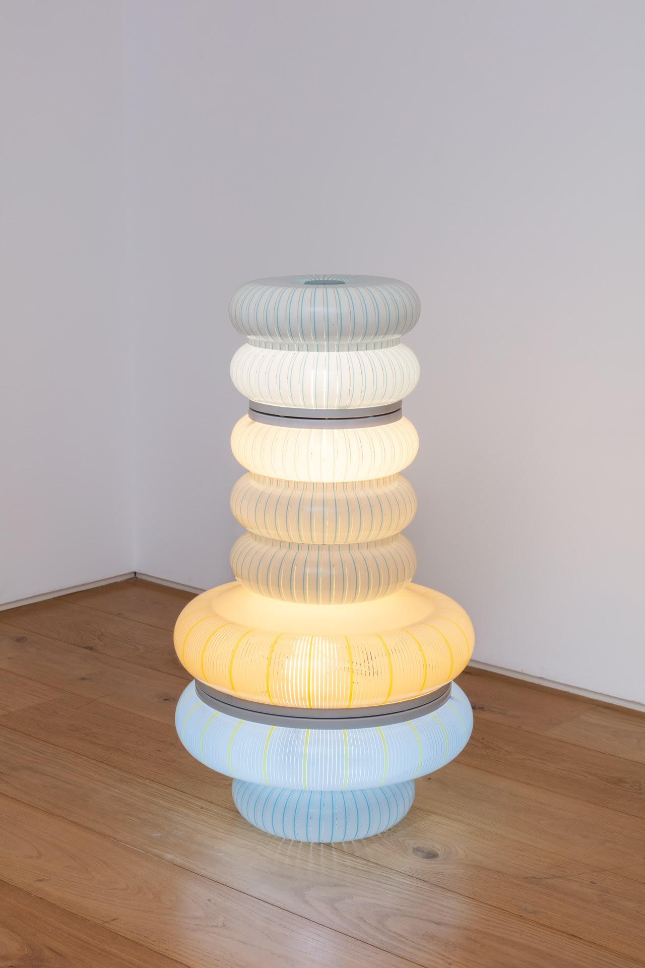 Alek O. Non si può tornare indietro nemmeno di un minuto, 2022 Lamp