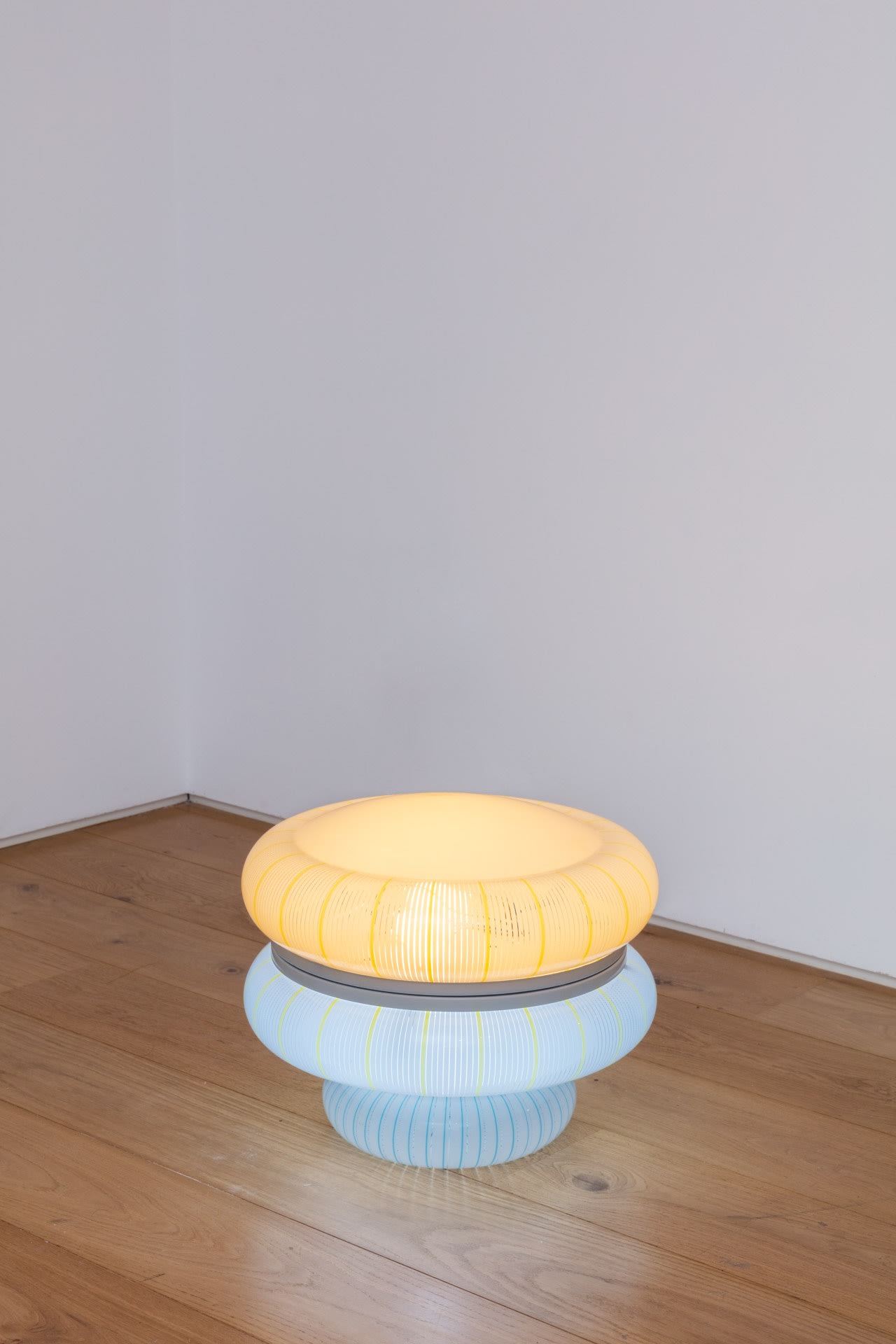 Alek O. Non si può tornare indietro nemmeno di un minuto, 2022 Lamp