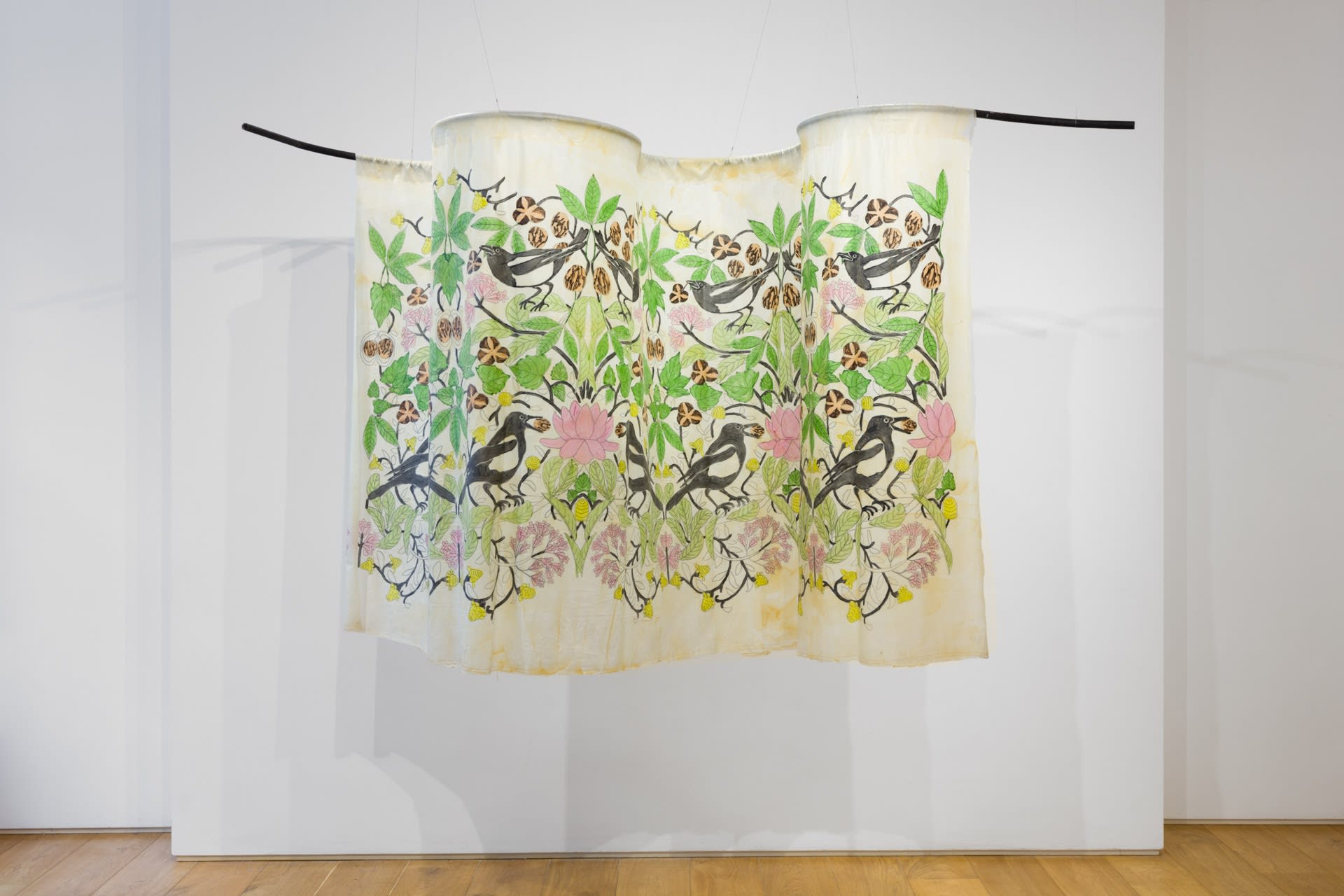 Noara Quintana Serpentine traces, 2023 Silk fabric, natural rubber (latex), acrylic, aluminium, wood and steel cables