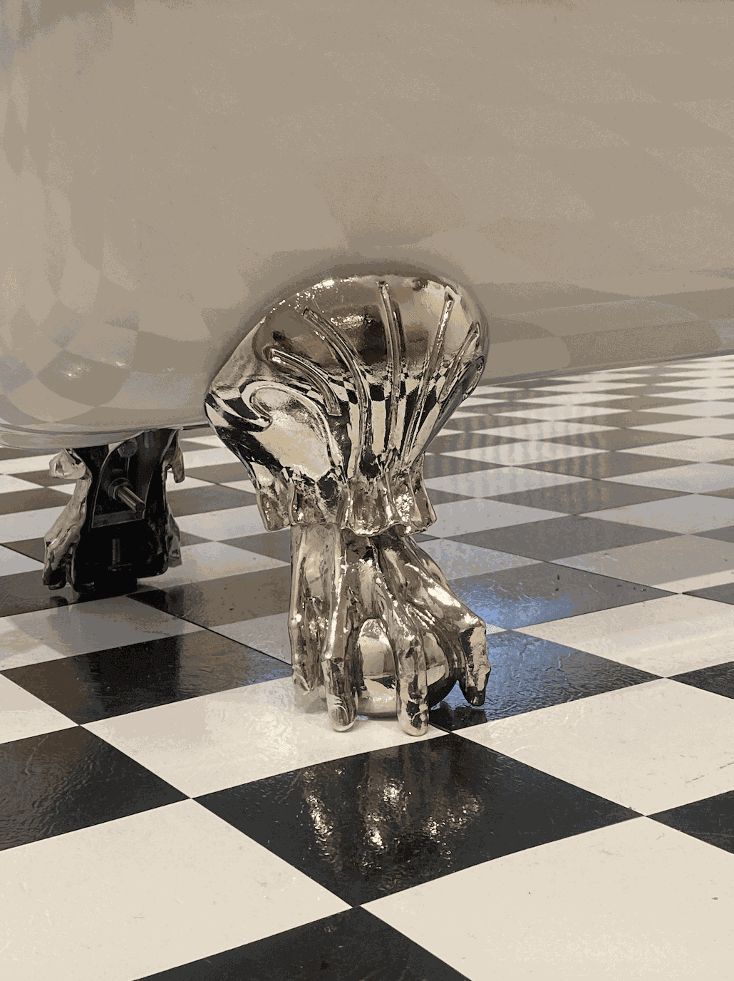 Alma Berrow Hands held high, 2023 Polished bronze