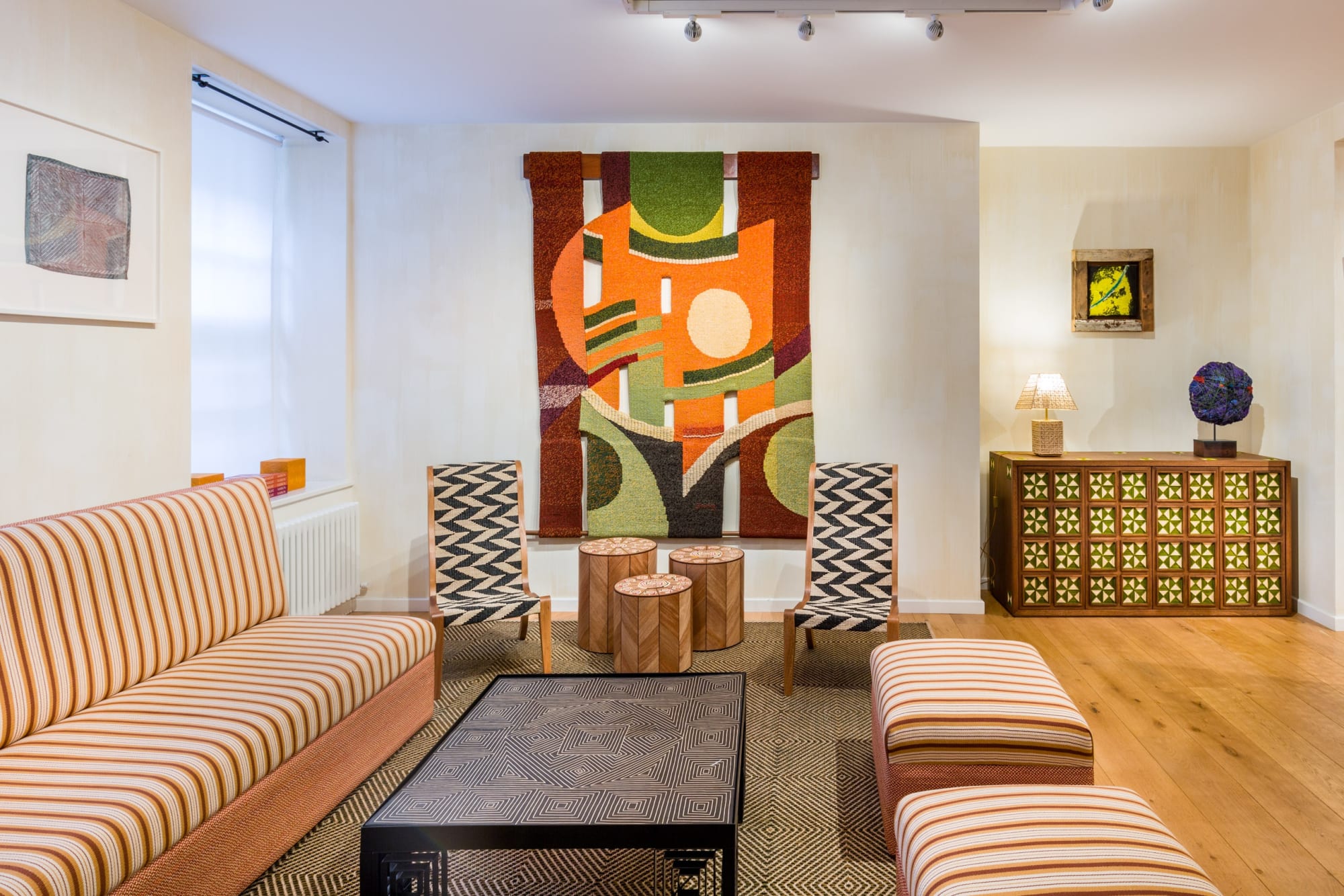 Magnetic Midnight Maison