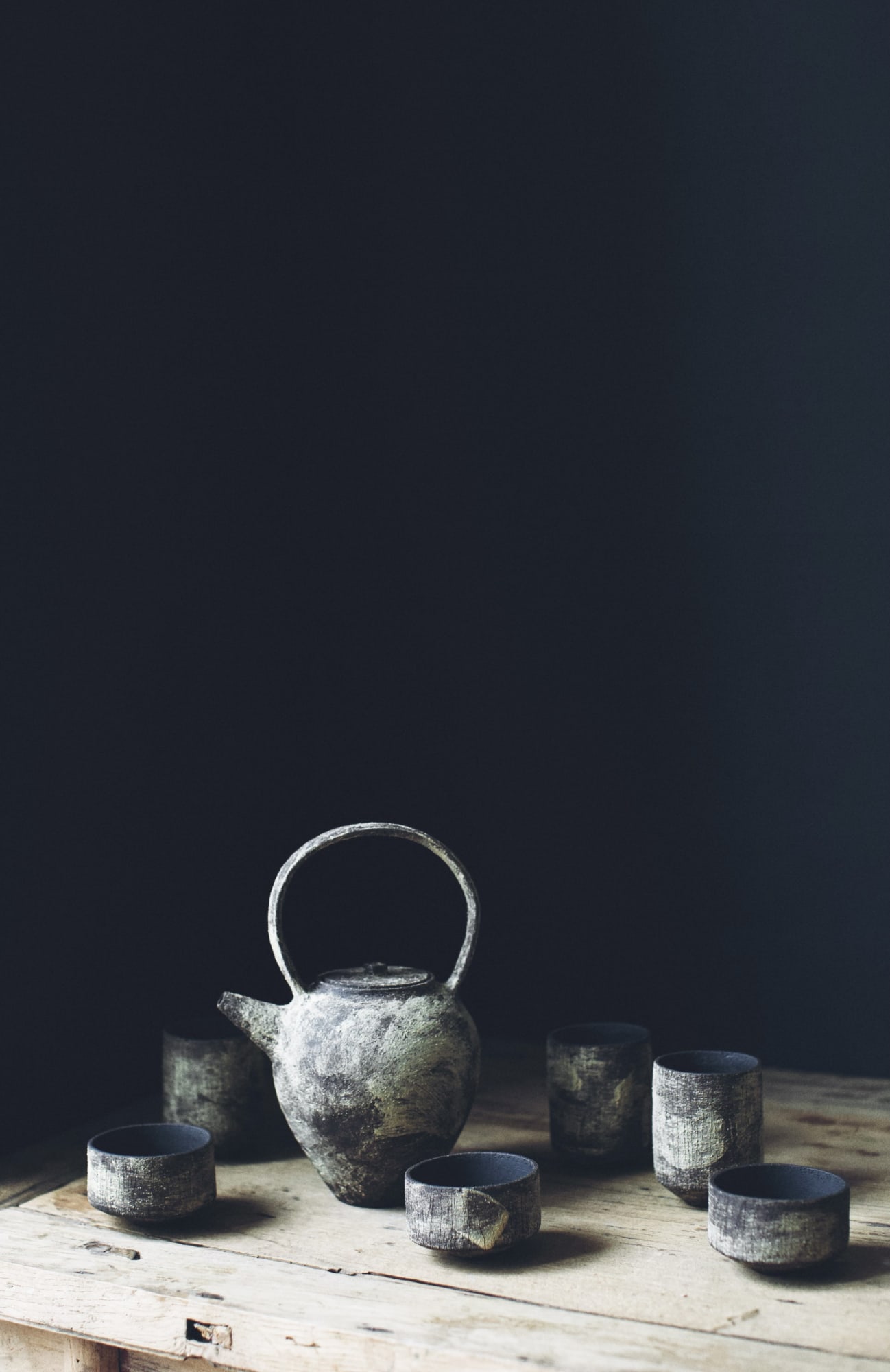 Magdalena Harms Tea-Set, 2025 Ceramic with slip and Shino glaze