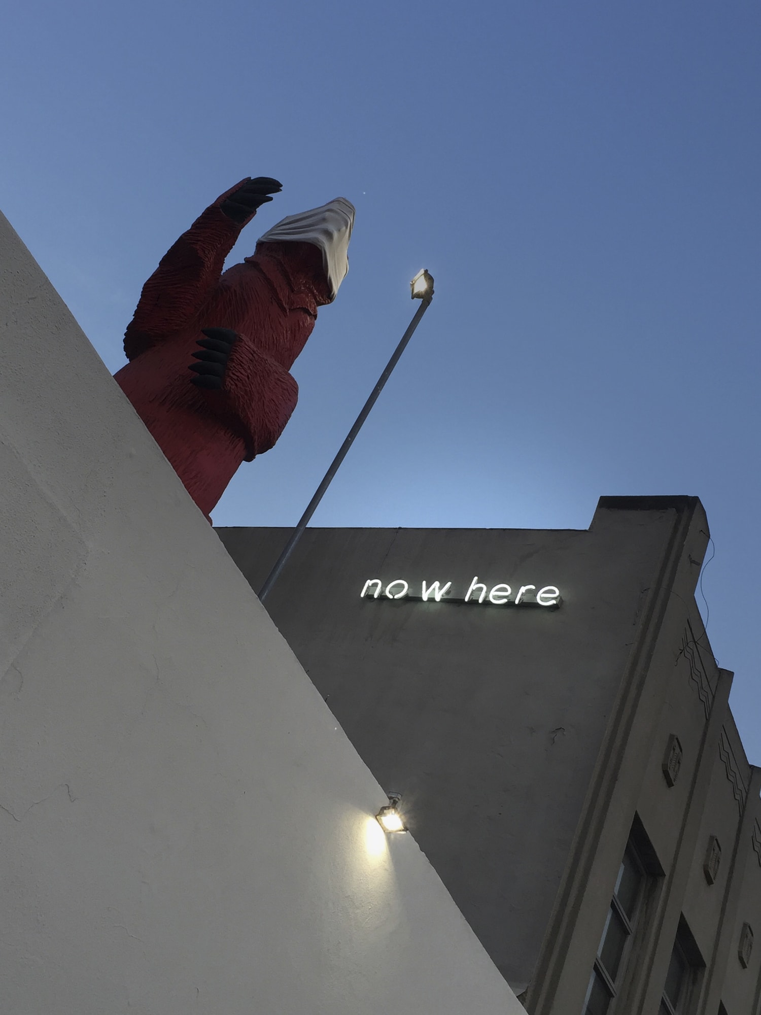 no w here (not in anyplace, not anywhere)