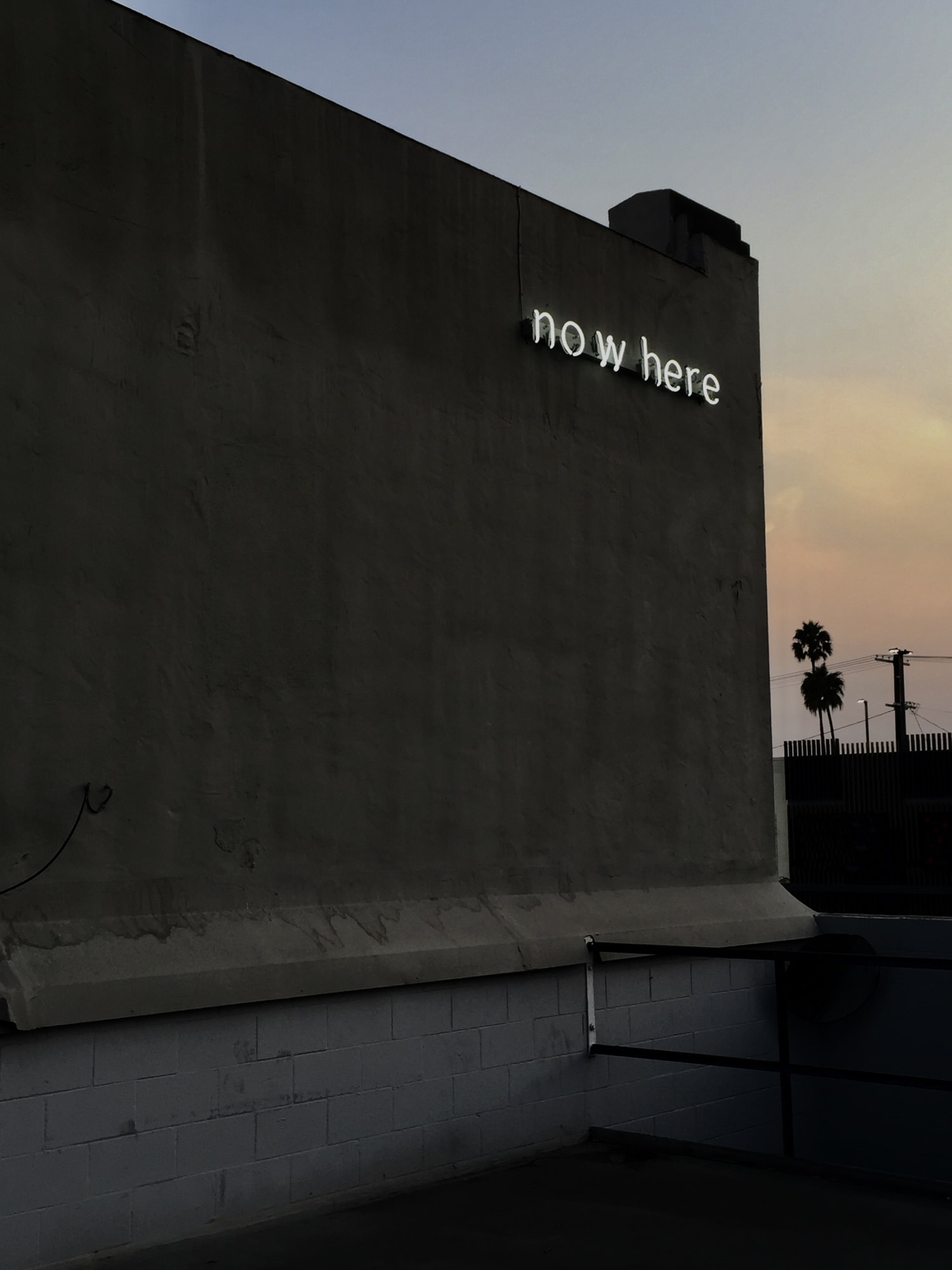 no w here (not in anyplace, not anywhere)