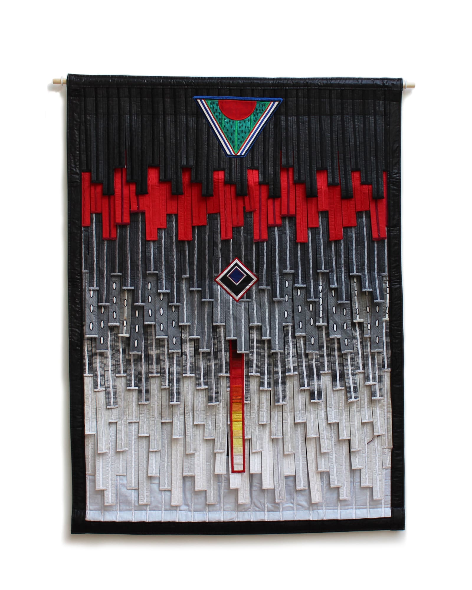 Abdoulaye Konaté, Composition en gris et rouge -triangle- losanges, 2021, 156 × 115 cm / 61 3/8 × 45 1/4 in, Textile