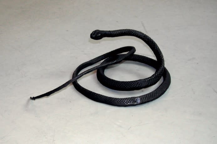 Un mondo di vipere, 2004, bronzo, installazione di dieci pezzi unici, dimensioni variabili (particolare)