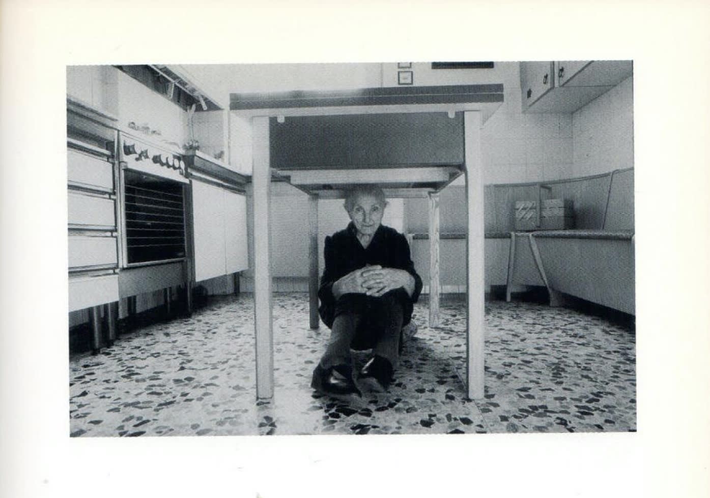 Marcello Maloberti, Casa, 1993, Fotografia bianco e nero, cm 50 x 70Courtesy Raffaella Cortese