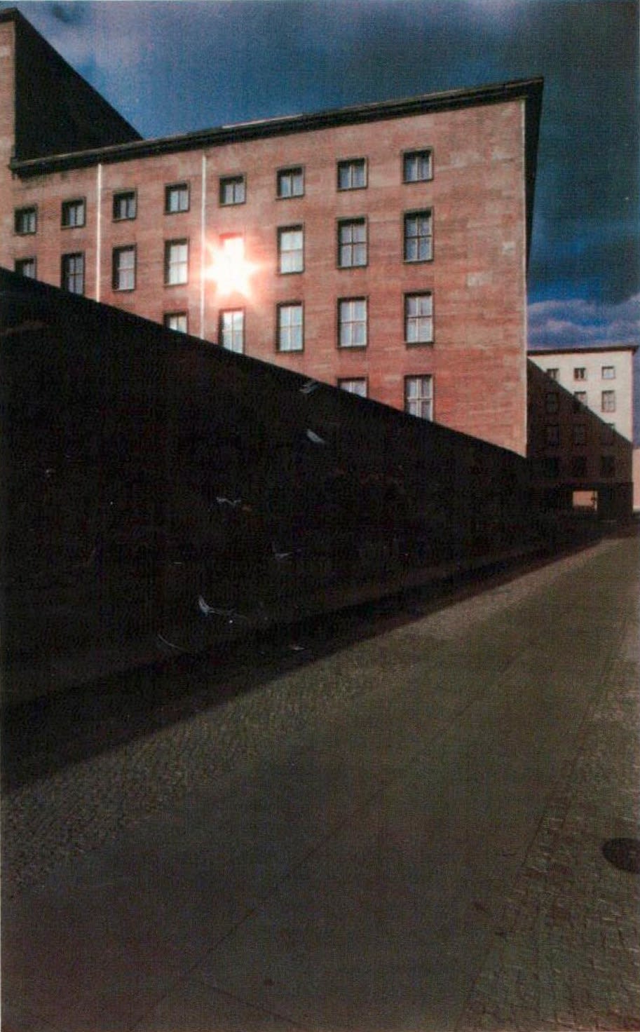 Silvio Wolf, Esterno.doc, 1997, stampa fotografica laser digitale, alluminio, plexiglass, cm 190x120