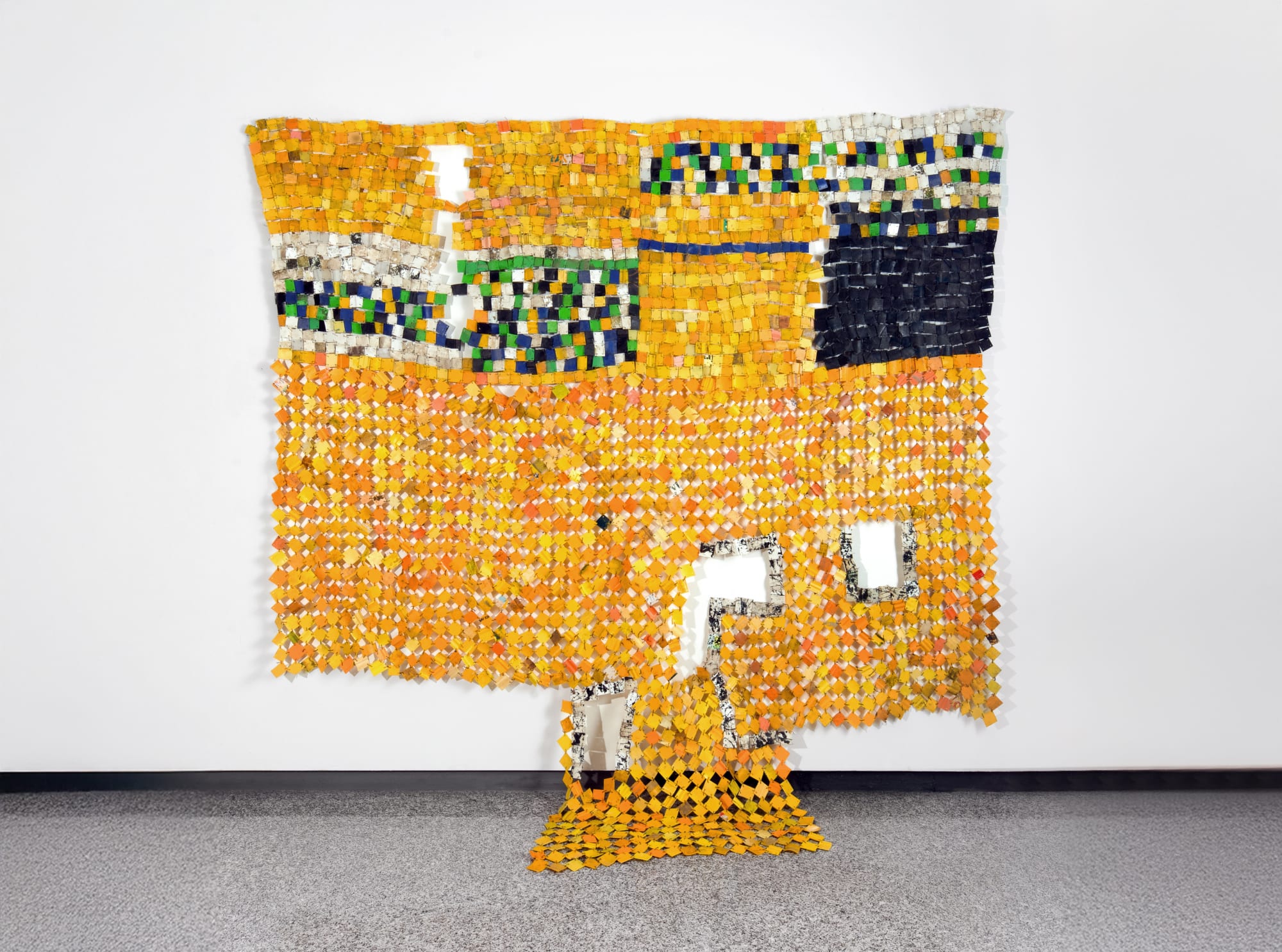 Serge Attukwei Clottey In prosperity, 2019 cm 330 x 330 plastiche e fili di rame