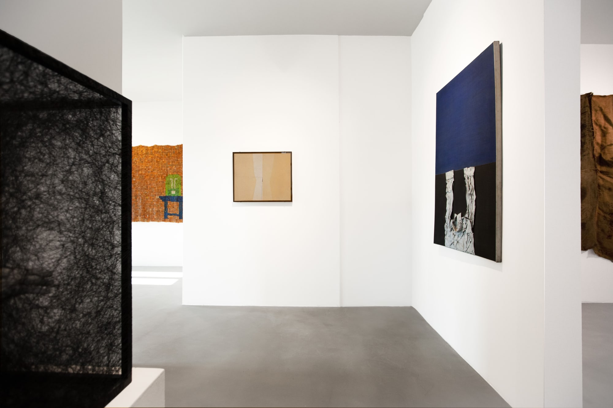 da sinistra: Chiaharu Shiota, Serge Attukwei Clottey, Arturo Bonfanti, Jorge Eielson