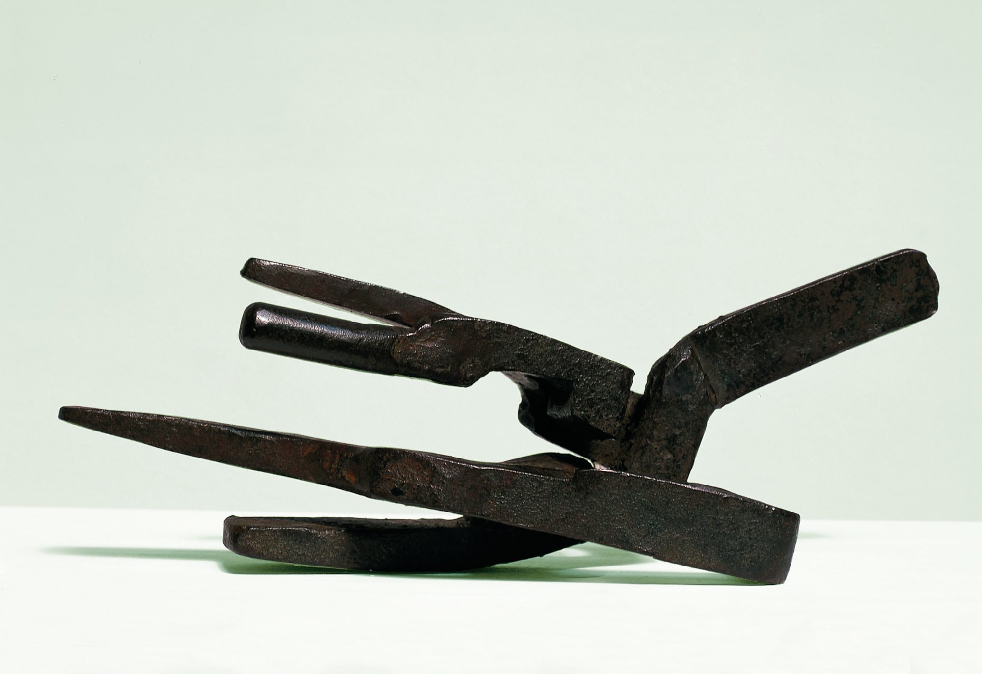 Opus 17 petite sculpture, 1958, ferro forgiato e saldato, cm 12x31x9