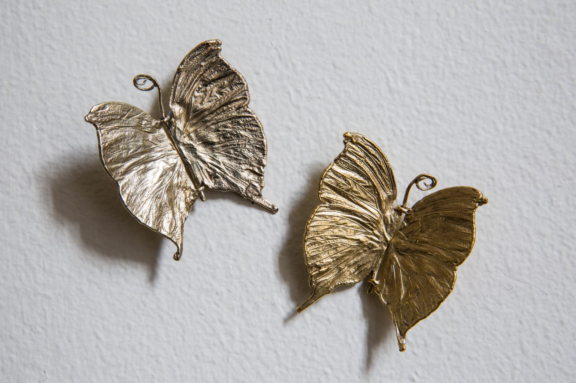 Papillon, ca. 1970-90, Earrings, polished bronze dore