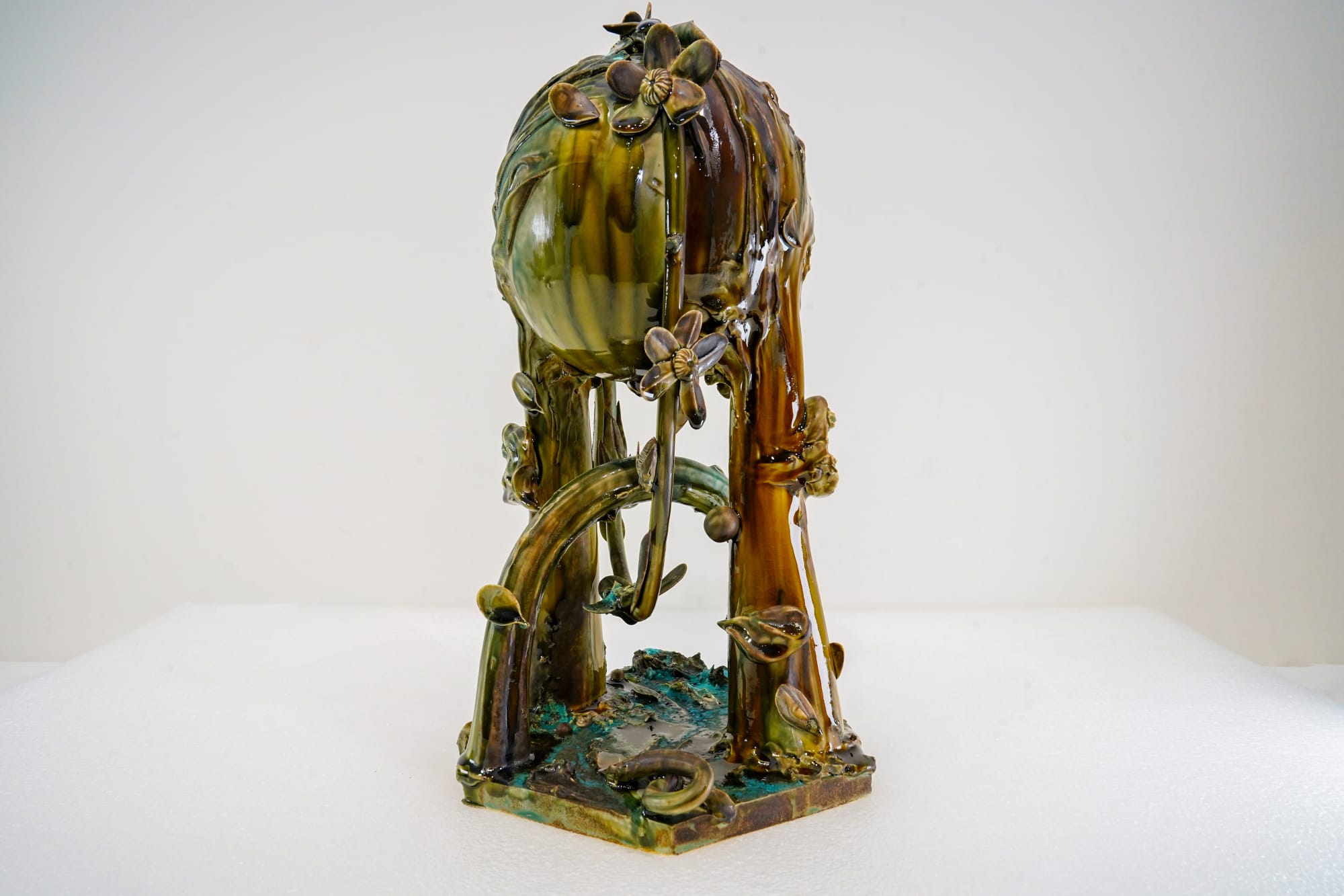 Alex Anderson Daisy Chain around our Universe, 2025