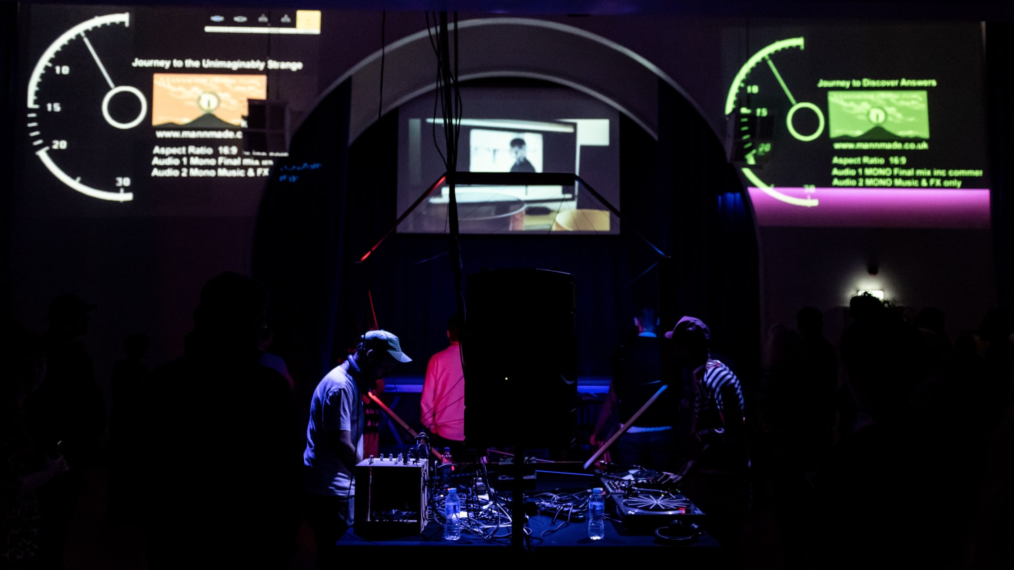 Haroon Mirza & Jack Jelfs, The Wave Epoch Performance for The Brighton Festival (2018) | Photo: The Lighthouse, Brighton