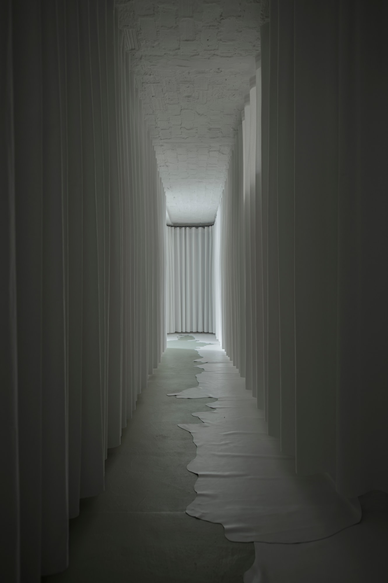 Installation view Give Chase, Guts, Berlin (2022) | Photo: Charlie B. Click