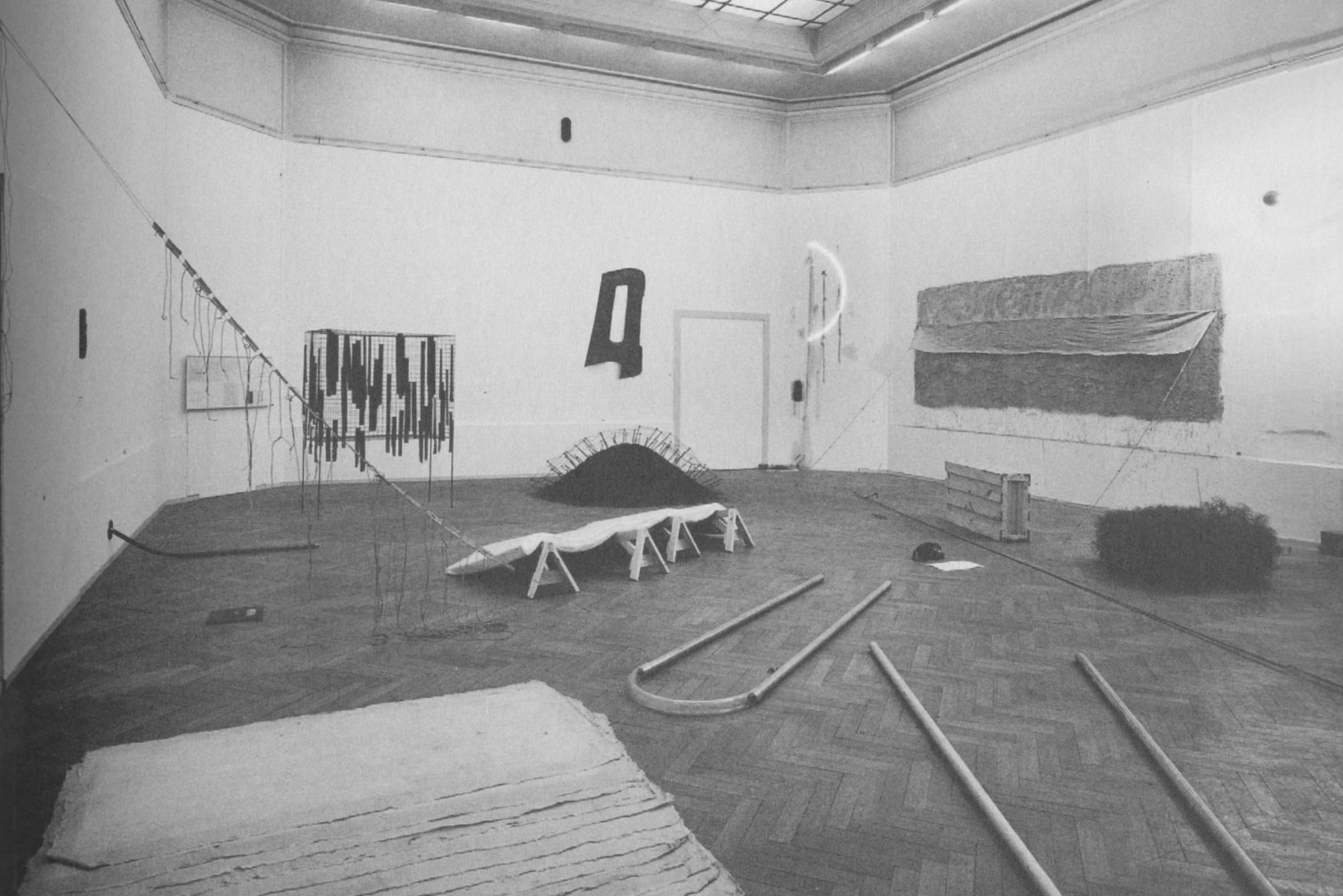 Installation view Live in Your Head: When Attitudes Become Form, Kunsthalle Bern (1969) | Photo: Shunk-Kender, Roy Lichtenstein Foundation
