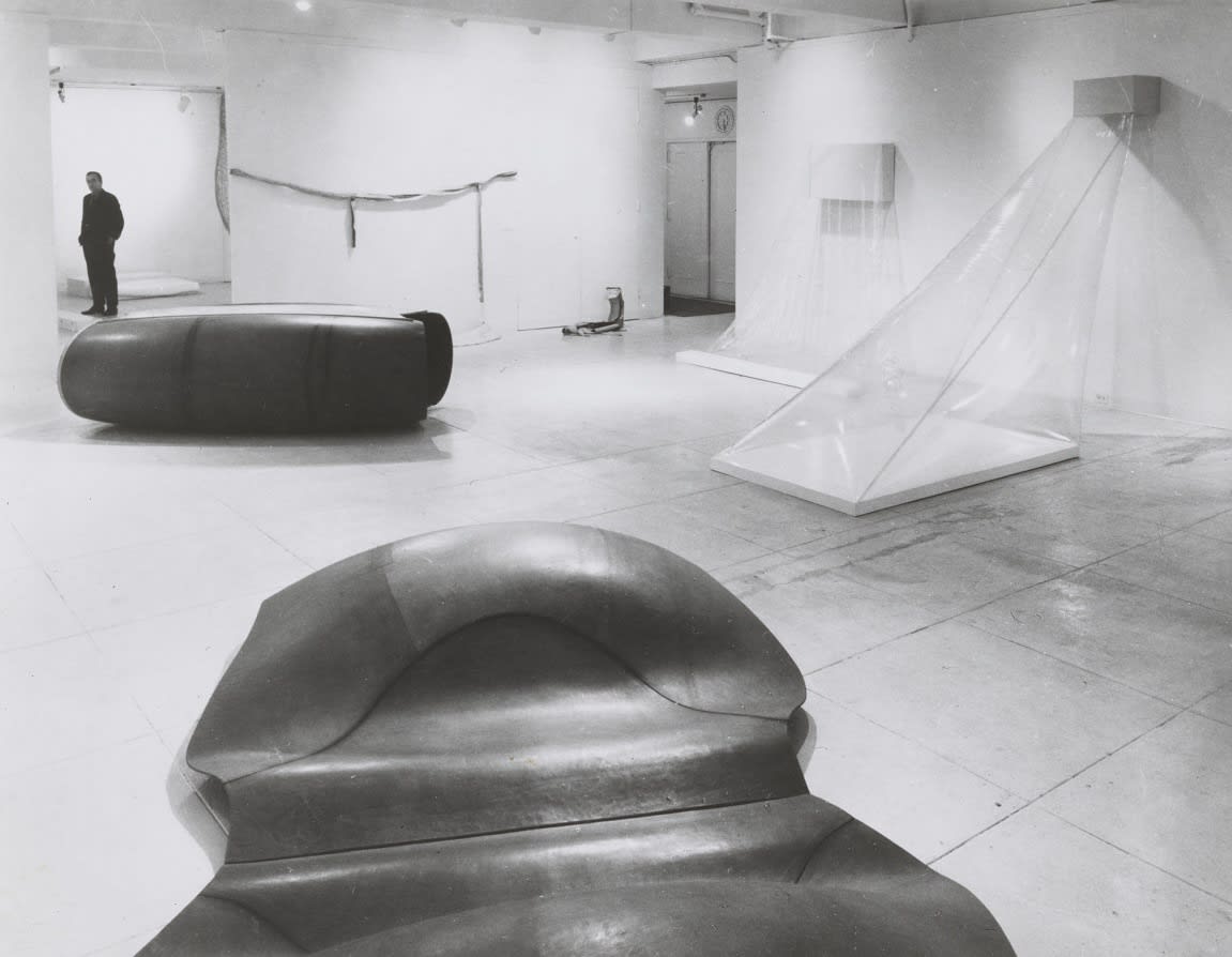 Installation view Eccentric Abstraction, Fischbach Gallery, New York (1966) | Photo: Archive Gary Kuehn