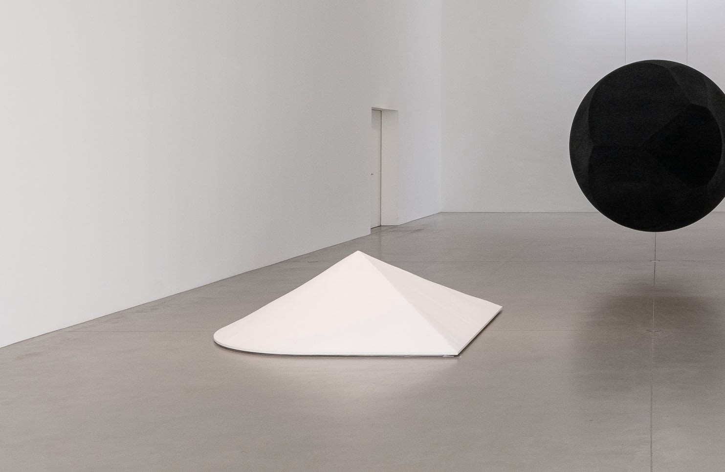 Installation view PINK NOISE, Langen Foundation Neuss (2024) | Photo: Dirk Tacke