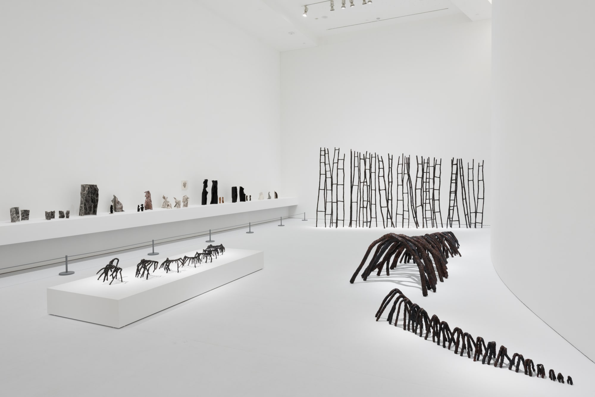 Installation view "Rosemarie Castoro. Enfocar a l’infinit" (09/11/2017-15/04/2018), Collecció MACBA. Centre d’Estudis i Documentació. Fons Històric MACBA, © The Estate of Rosemarie Castoro © Museu d’Art Contemporani de Barcelona (MACBA) | Photo: Roberto Ruiz