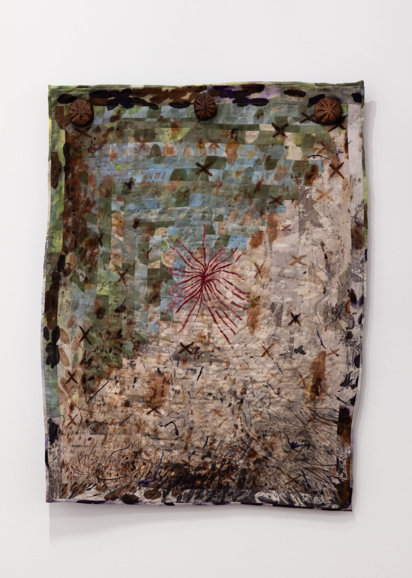 Laurel Rennie In the Winnowing, 2025 Coton, teintures synthétiques et naturelles (châtaigne, noix, souci, baie de sureau, fleurs d'hibiscus, bois de campêche, laque), fil de coton, bois de noyer / Cotton, synthetic and natural dyes (chestnut, walnut, marigold, elderberry, hibiscus flowers, logwood, lac) cotton thread, walnut 91 x 71 cm (36 x 28 in.)