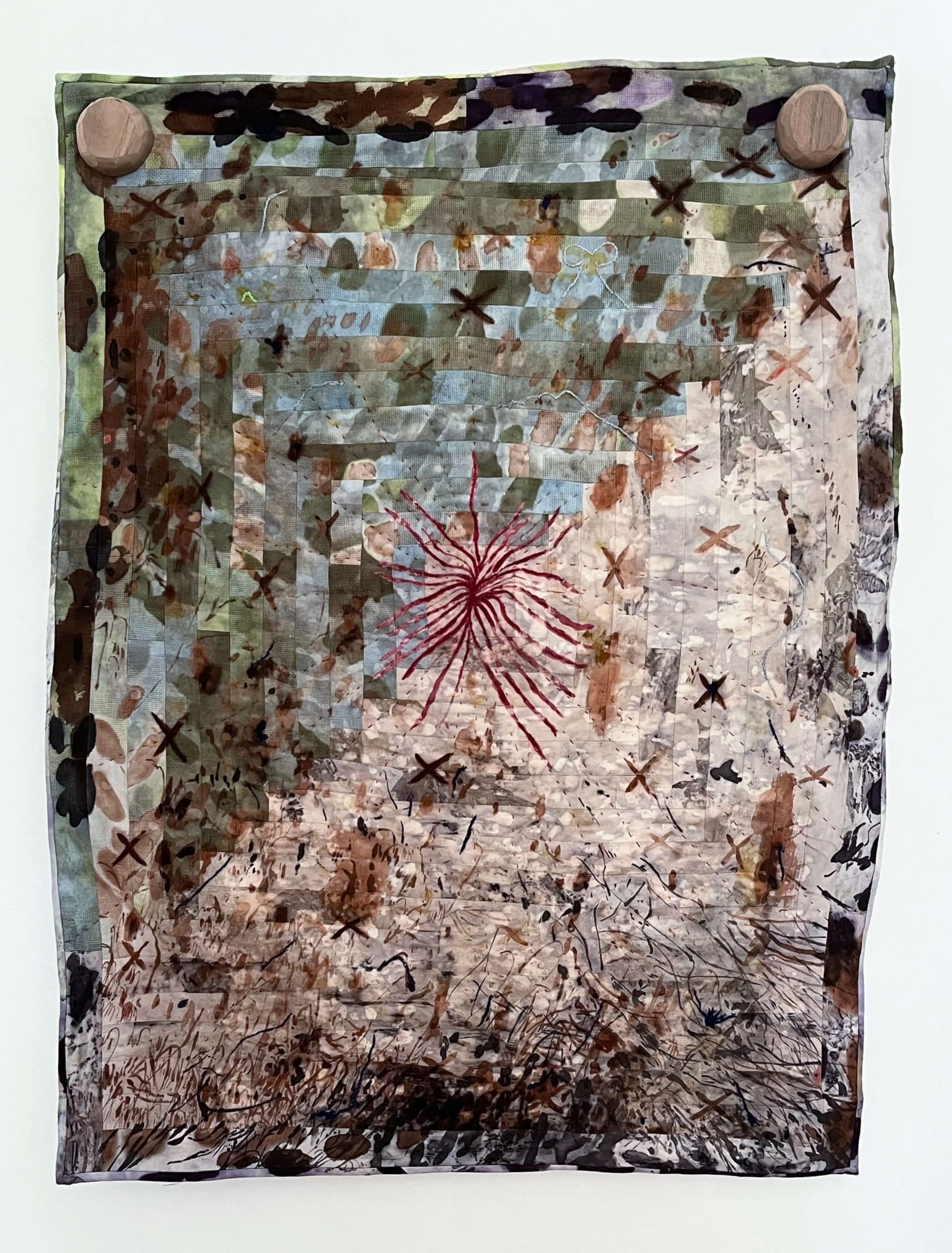 Laurel Rennie In the Winnowing, 2025 Coton, teintures synthétiques et naturelles (châtaigne, noix, souci, baie de sureau, fleurs d'hibiscus, bois de campêche, laque), fil de coton, bois de noyer / Cotton, synthetic and natural dyes (chestnut, walnut, marigold, elderberry, hibiscus flowers, logwood, lac) cotton thread, walnut 91 x 71 cm (36 x 28 in.)