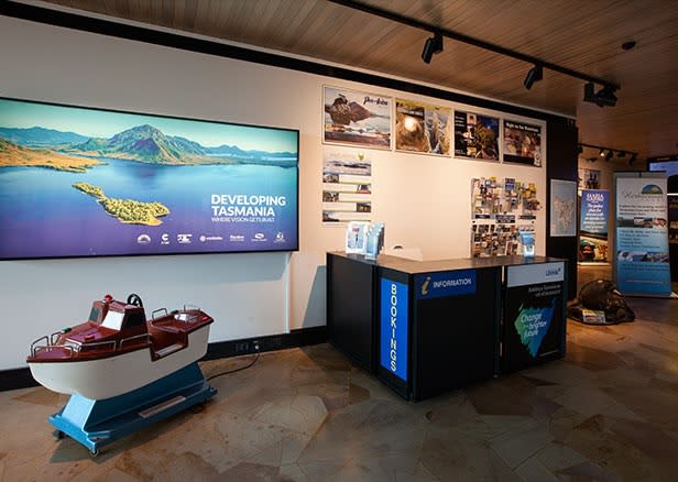 Christoph Büchel, Land of David - Poynduk: The Promised Mall